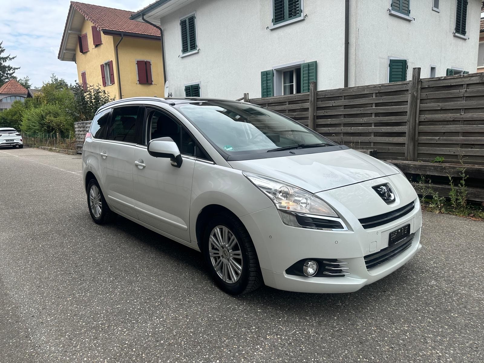 PEUGEOT 5008 2.0 HDI Allure Automatic