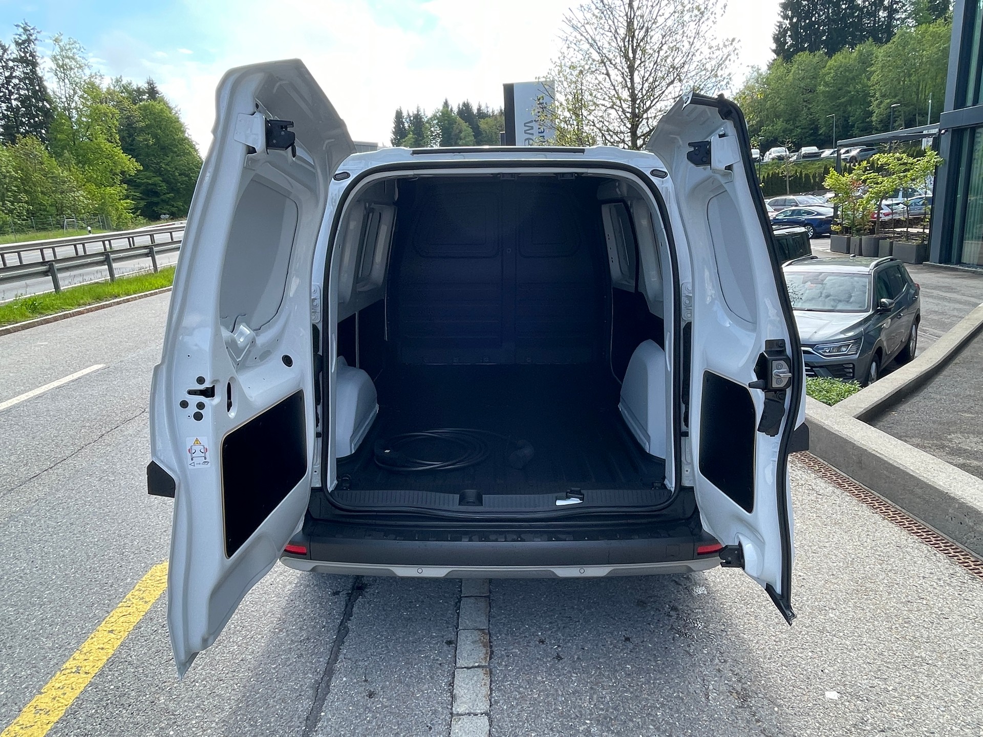 NISSAN Townstar EV45 kWh 22kW L2 Acenta-image-7