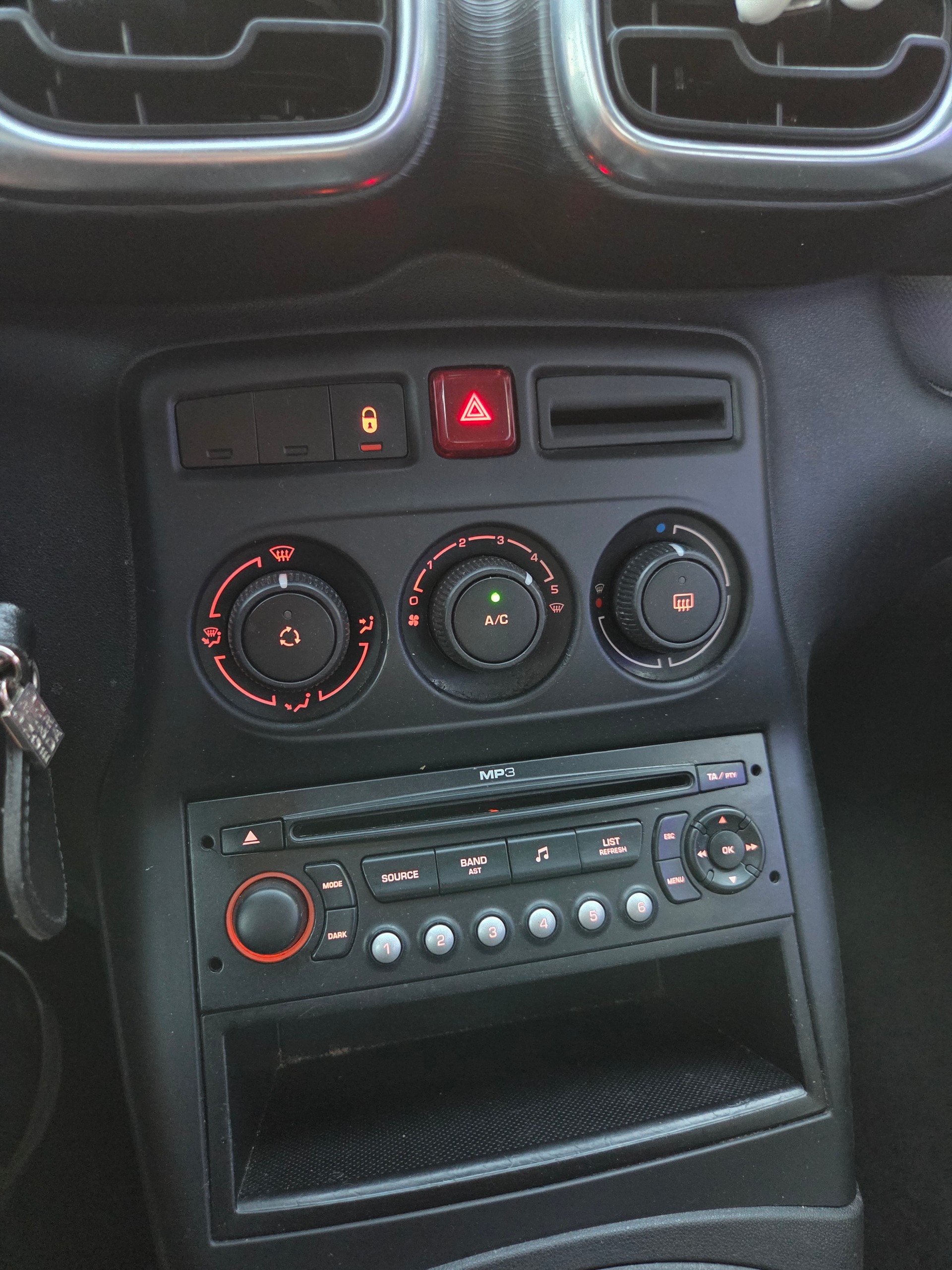 CITROEN C3 Picasso 1.6i 16V Chic (SX)-image-12