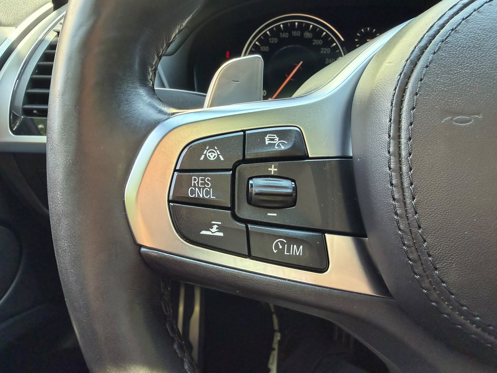 BMW X3 xDrive 20d Individual M Sport Steptronic-image-28