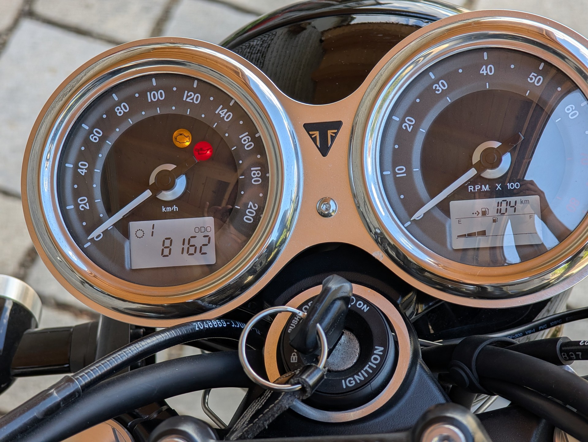 TRIUMPH Bonneville 900 T 100 ABS-image-4