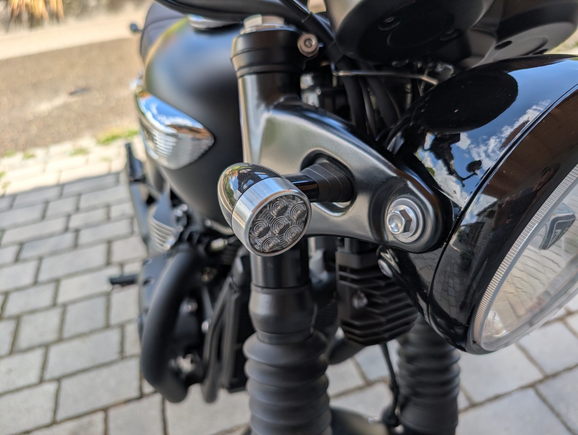 TRIUMPH Bonneville 900 T 100 ABS-image-11