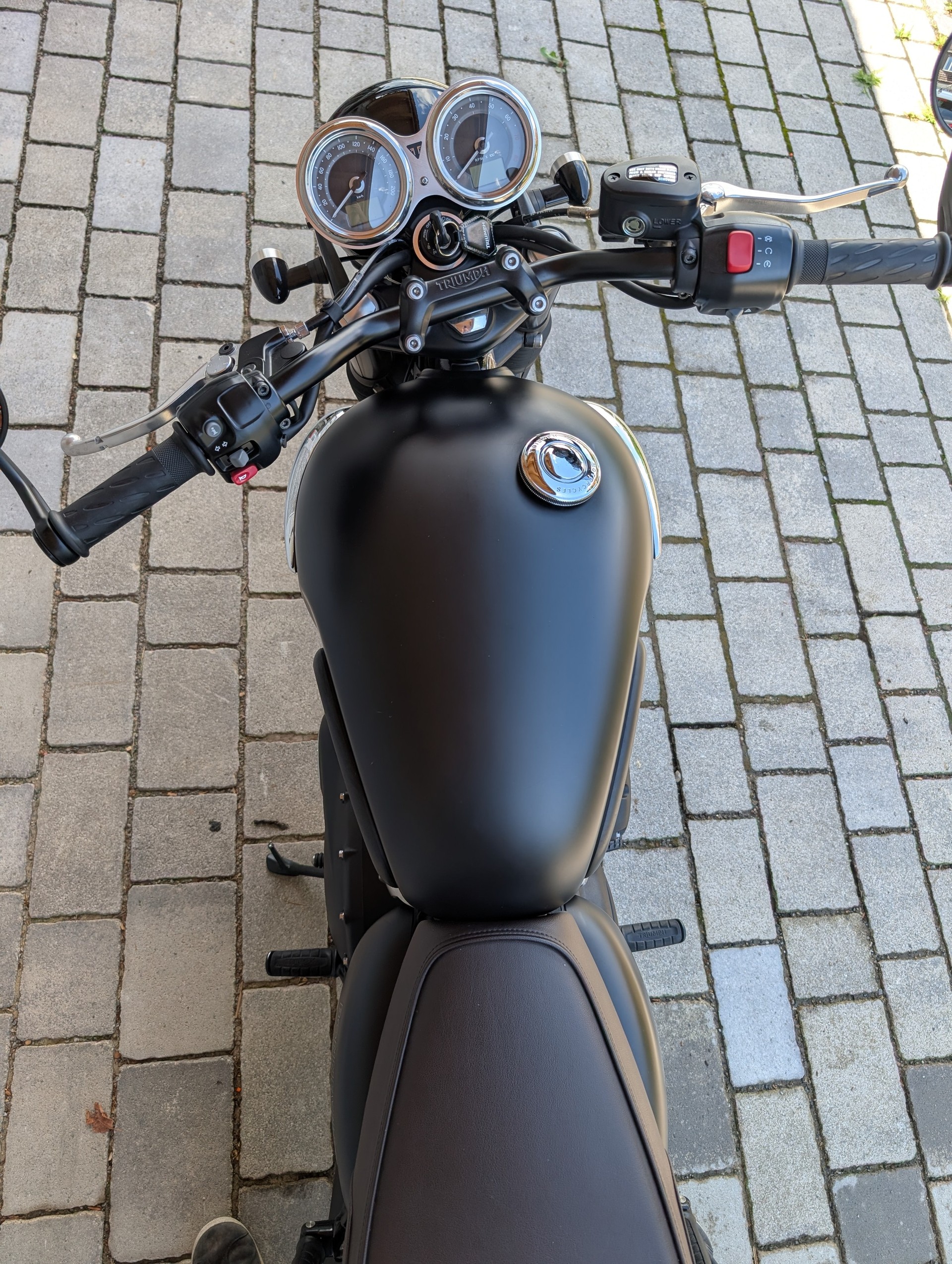 TRIUMPH Bonneville 900 T 100 ABS-image-5