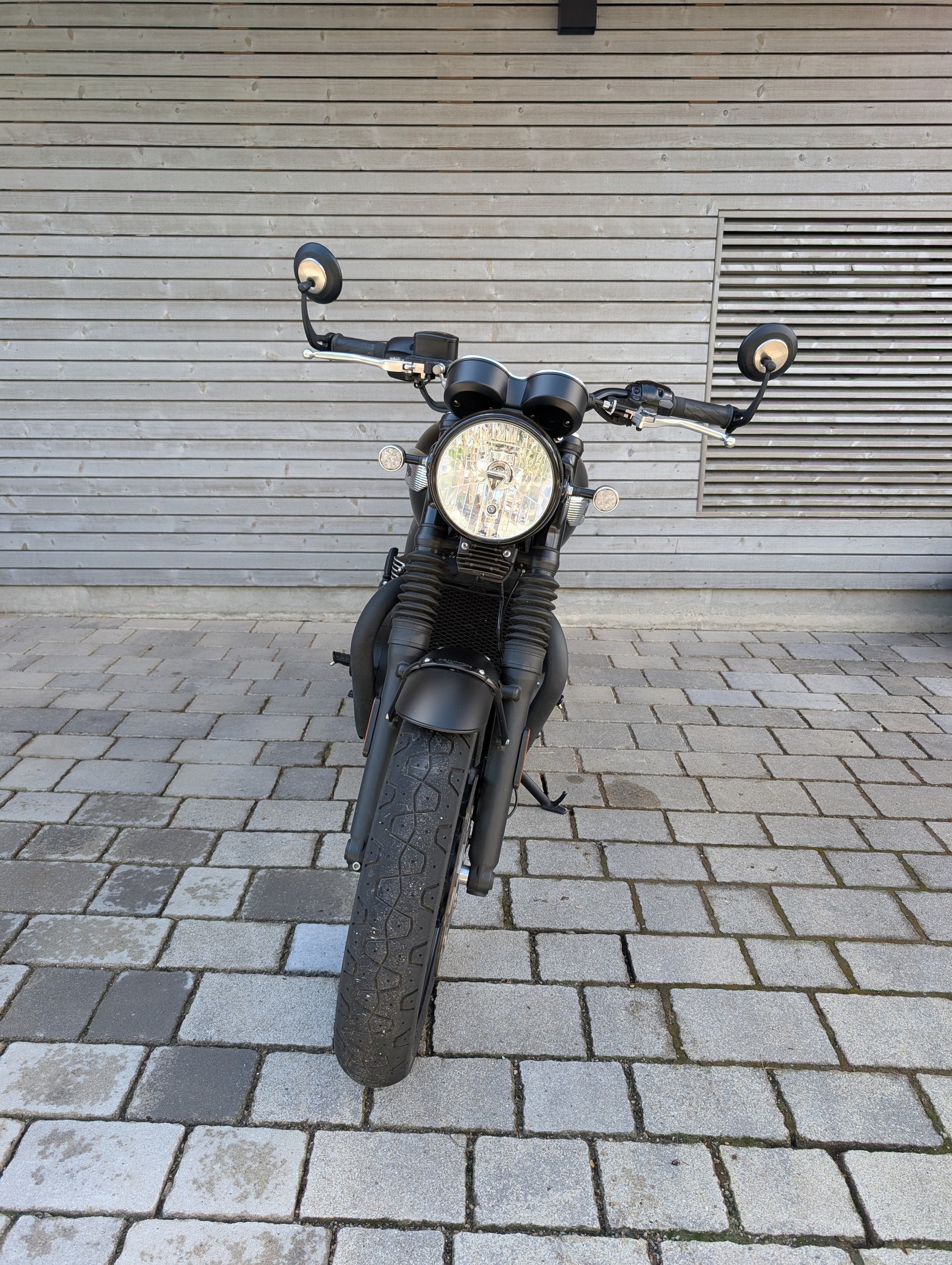 TRIUMPH Bonneville 900 T 100 ABS-image-2