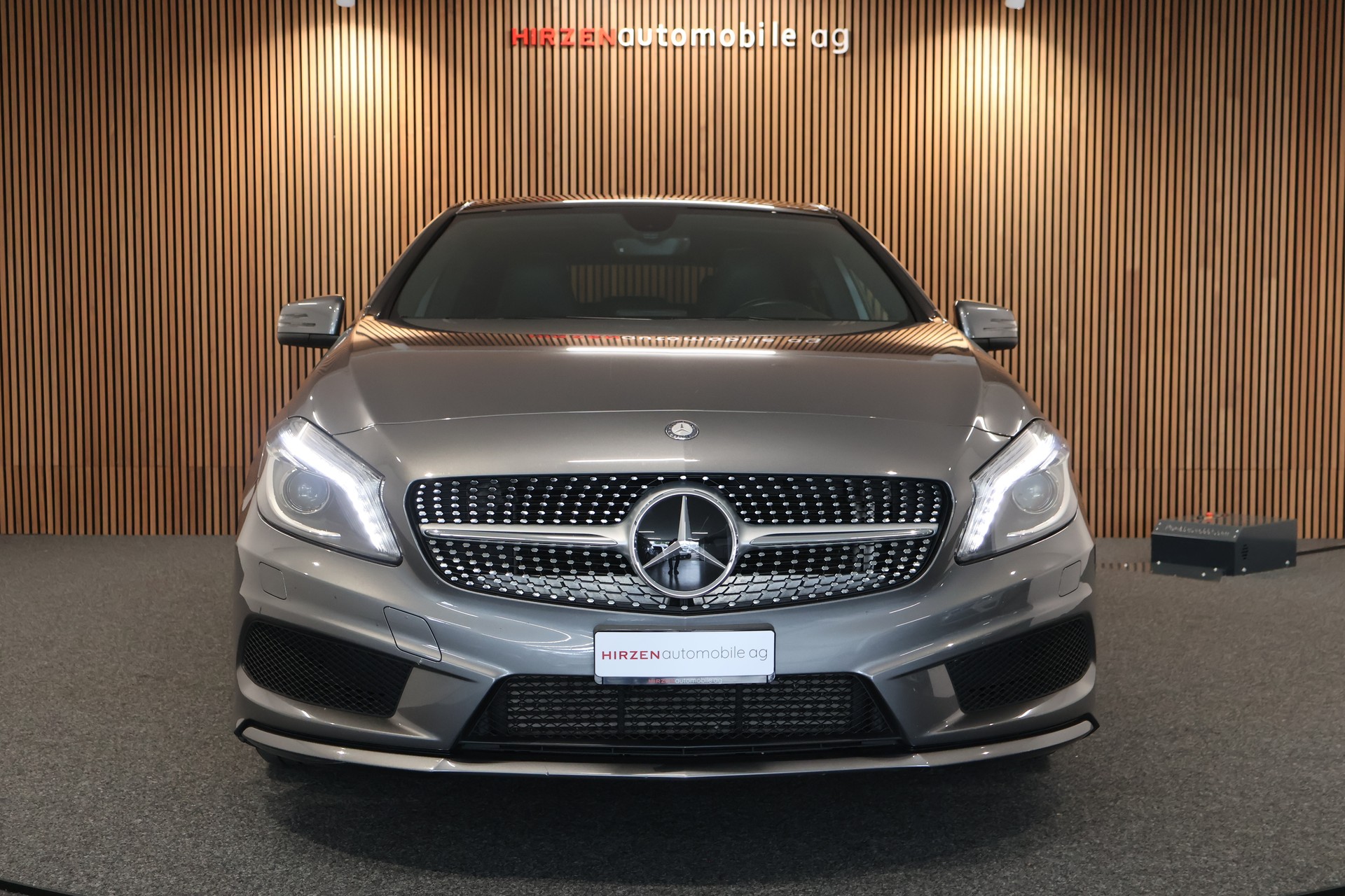 MERCEDES-BENZ A 200 AMG Line-image-30