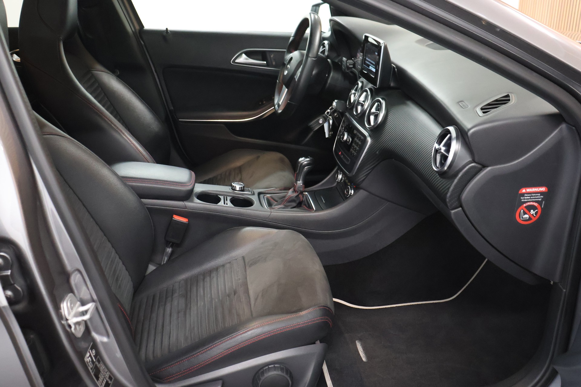 MERCEDES-BENZ A 200 AMG Line-image-13
