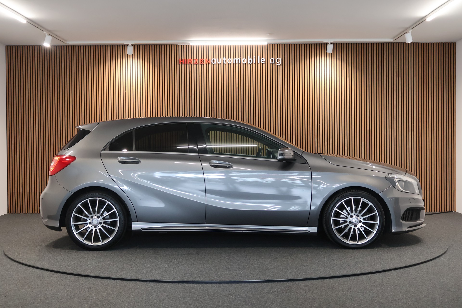 MERCEDES-BENZ A 200 AMG Line-image-5