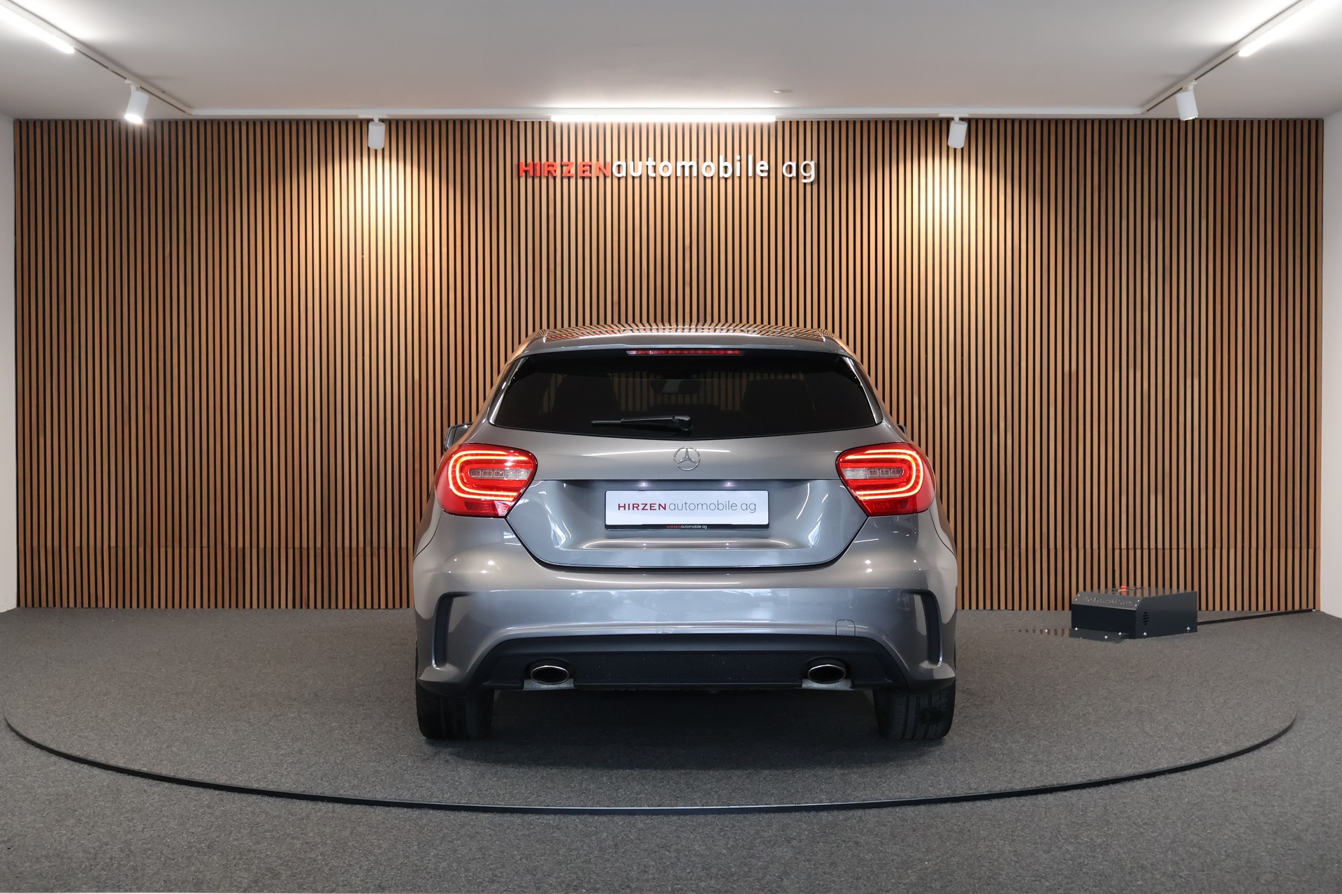 MERCEDES-BENZ A 200 AMG Line-showroom-element-3