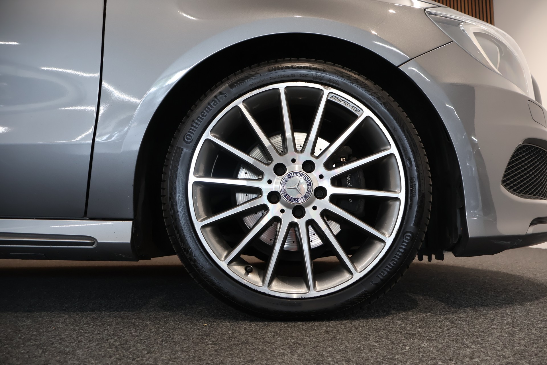 MERCEDES-BENZ A 200 AMG Line-image-28