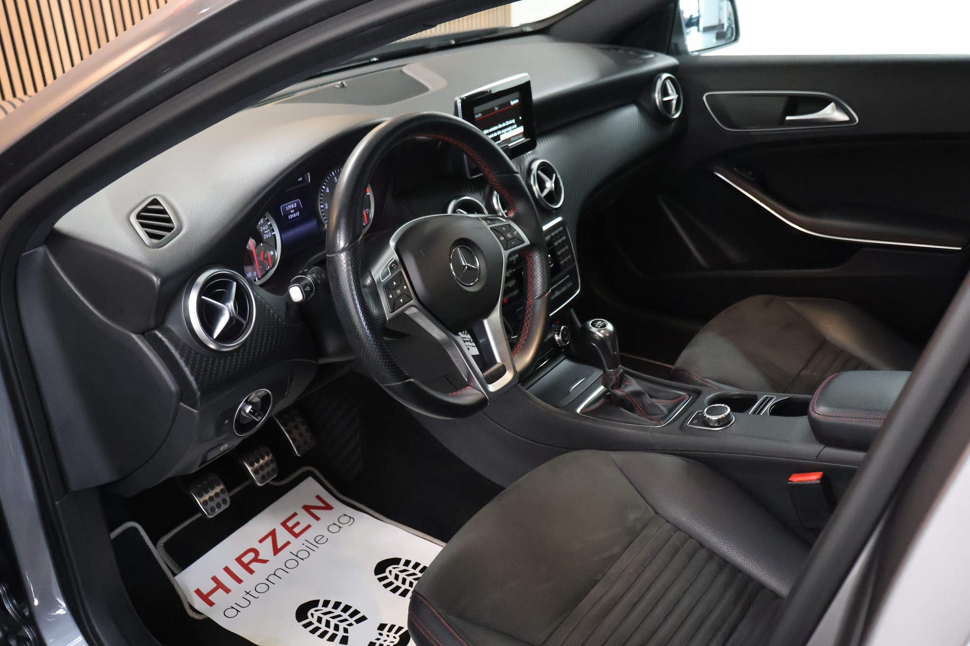 MERCEDES-BENZ A 200 AMG Line-image-9