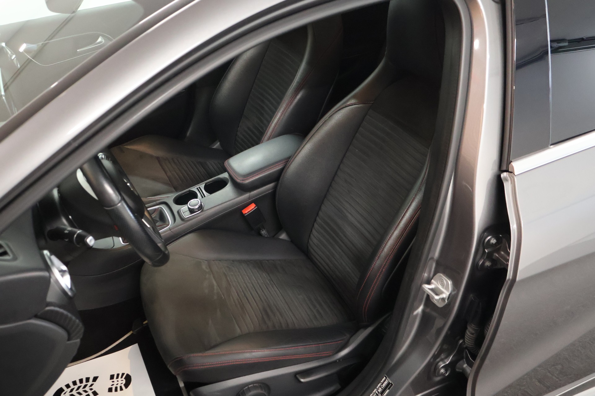 MERCEDES-BENZ A 200 AMG Line-image-10