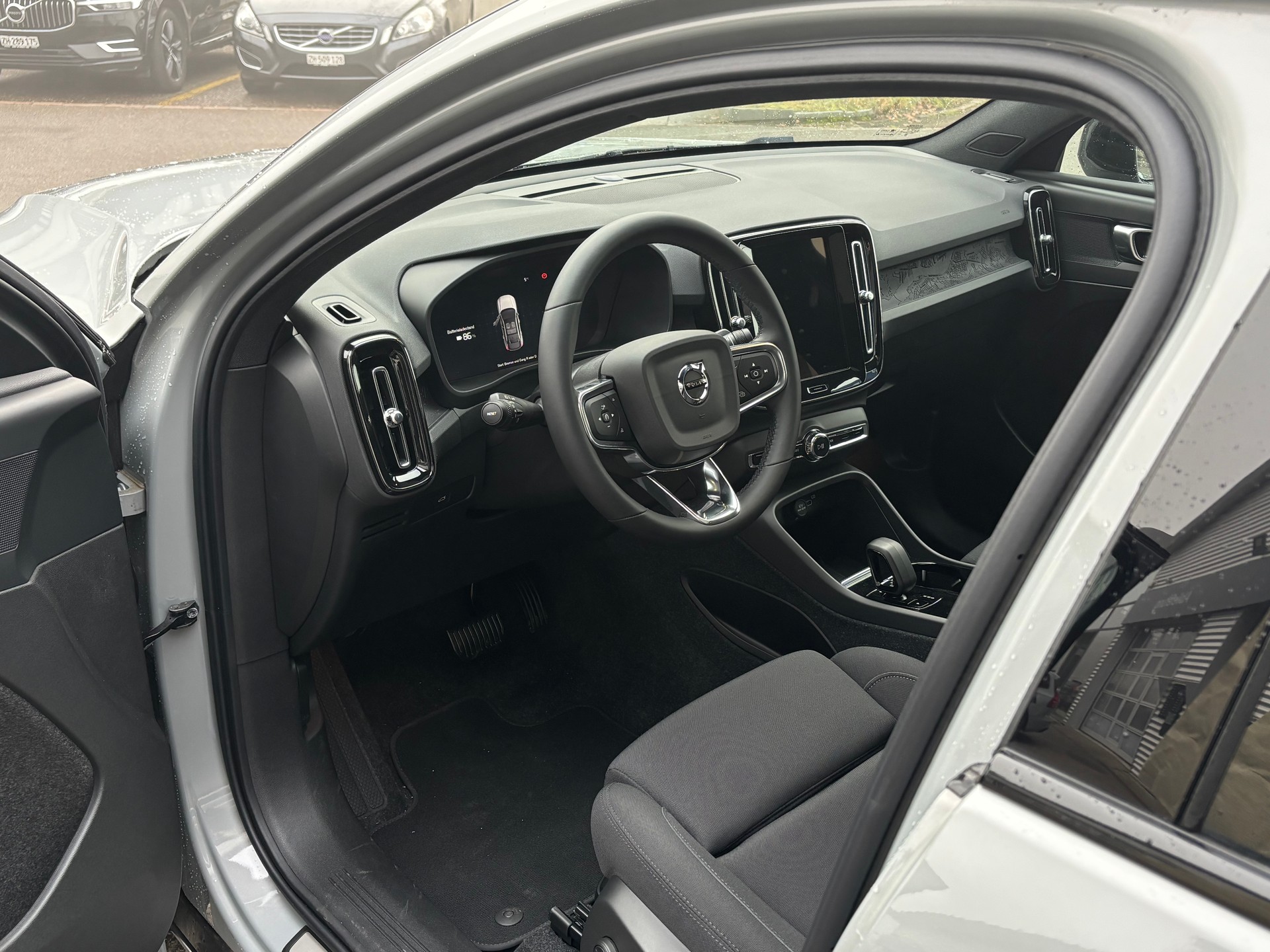 VOLVO C40 E60 Core-showroom-element-3