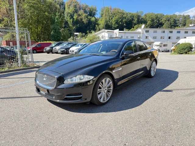JAGUAR XJ 3.0d V6 Luxury Automatic-showroom-element-2