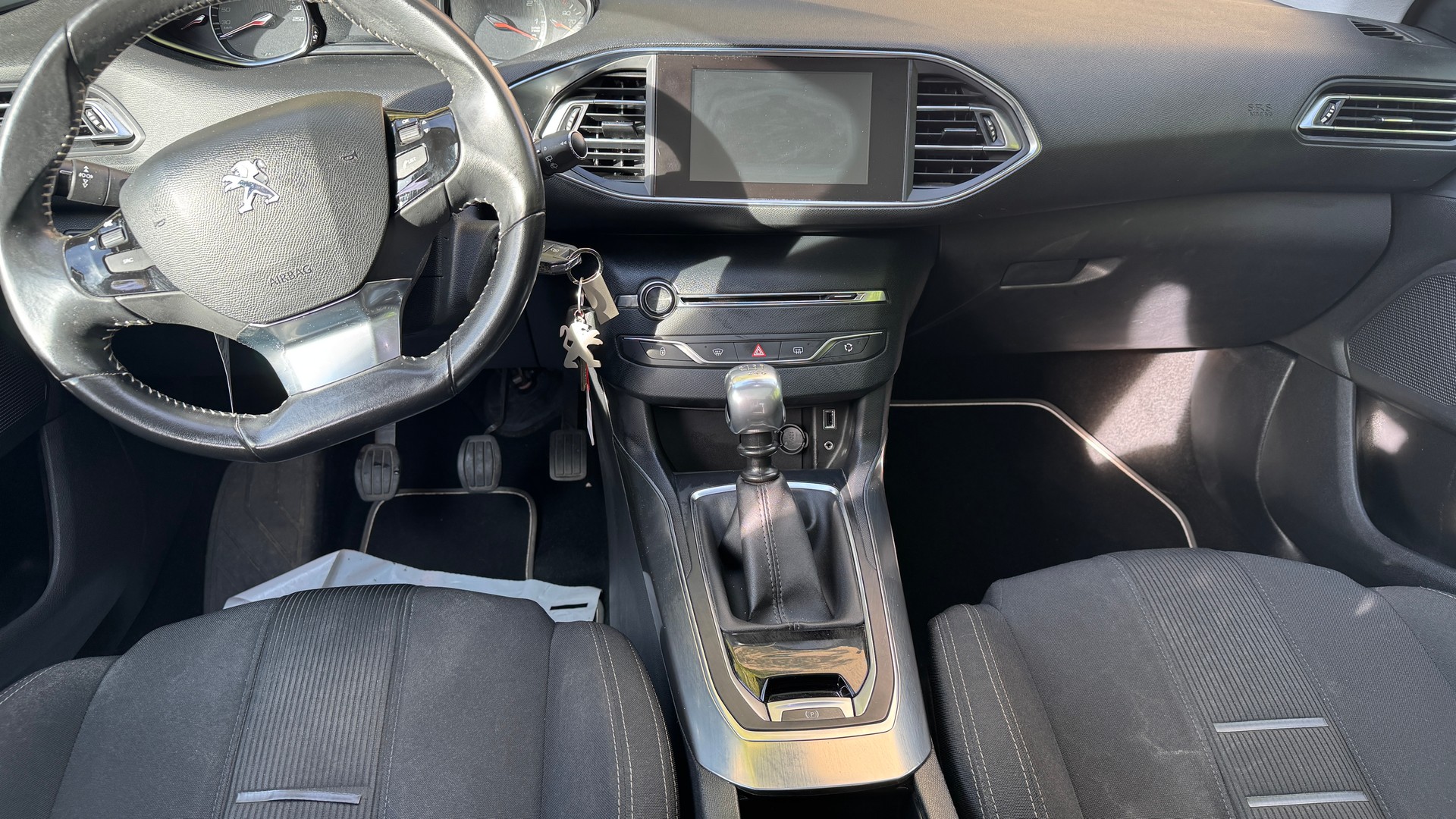 PEUGEOT 308 1.6 THP Allure-image-13