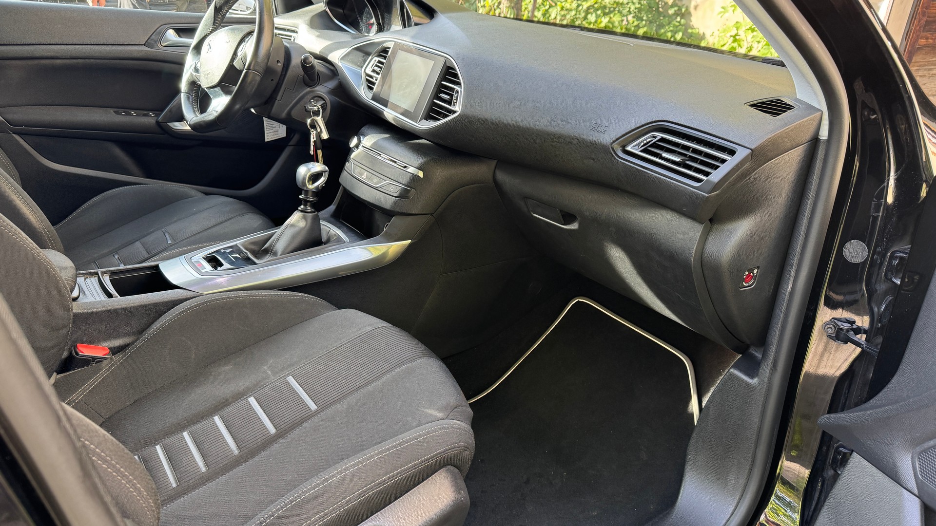 PEUGEOT 308 1.6 THP Allure-image-15