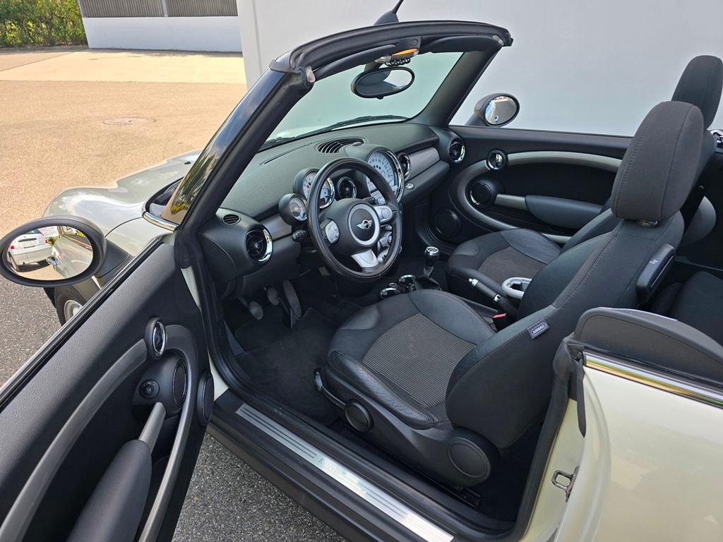 MINI Cabrio R57 1.6i One-image-16