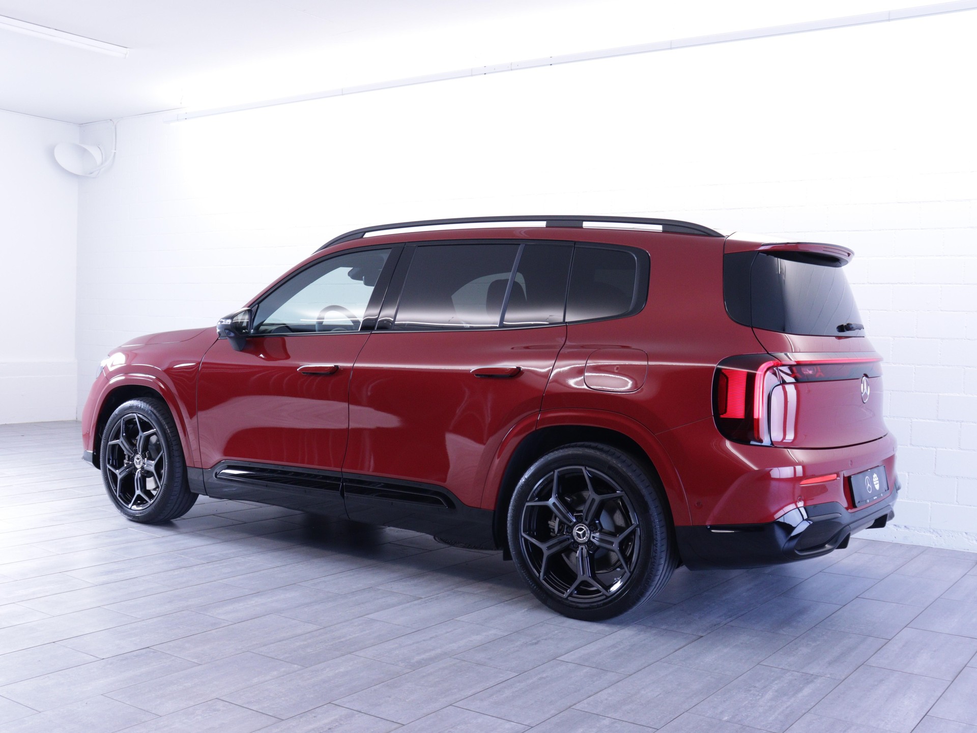 MERCEDES-BENZ GLB 220 4matic-showroom-element-2