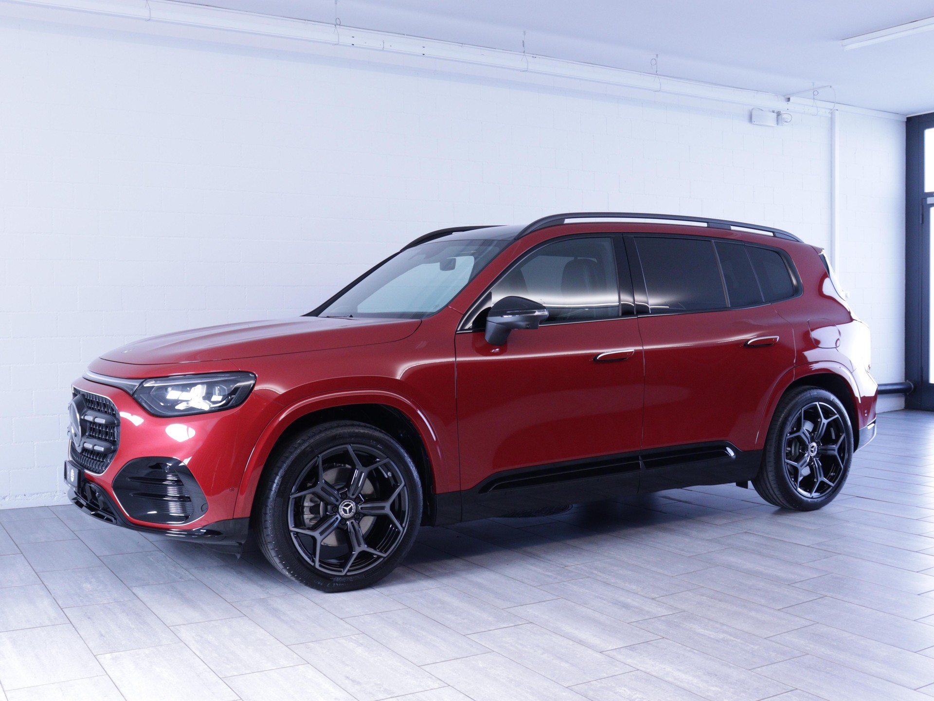 MERCEDES-BENZ GLB 220 4matic-showroom-element-1