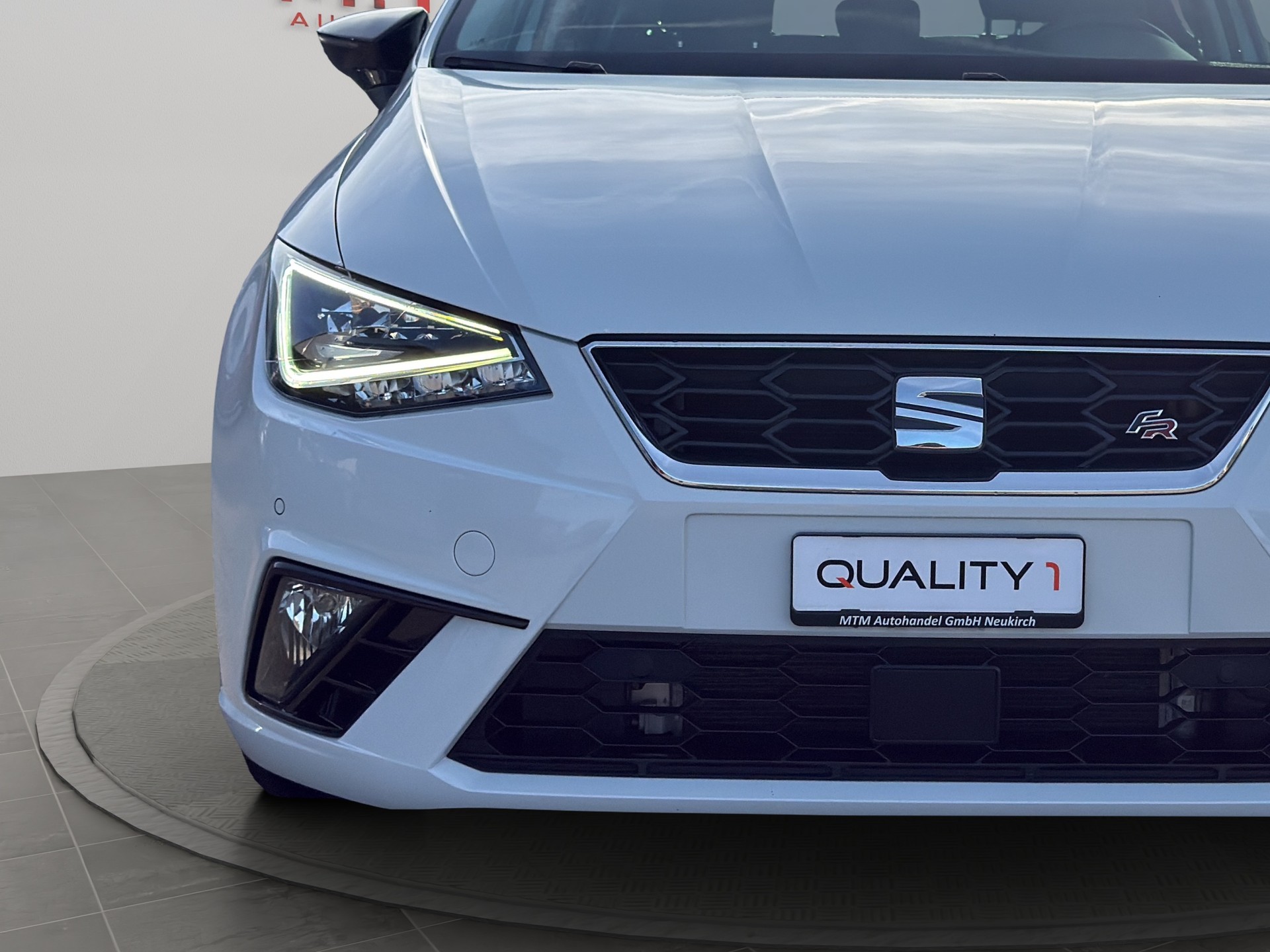 SEAT Ibiza 1.0 TGI CNG Swiss FR-showroom-element-3