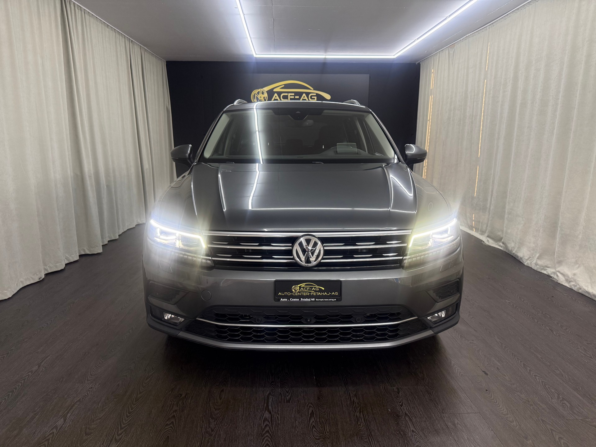 VW Tiguan 2.0TSI Highline 4Motion DSG-showroom-element-1