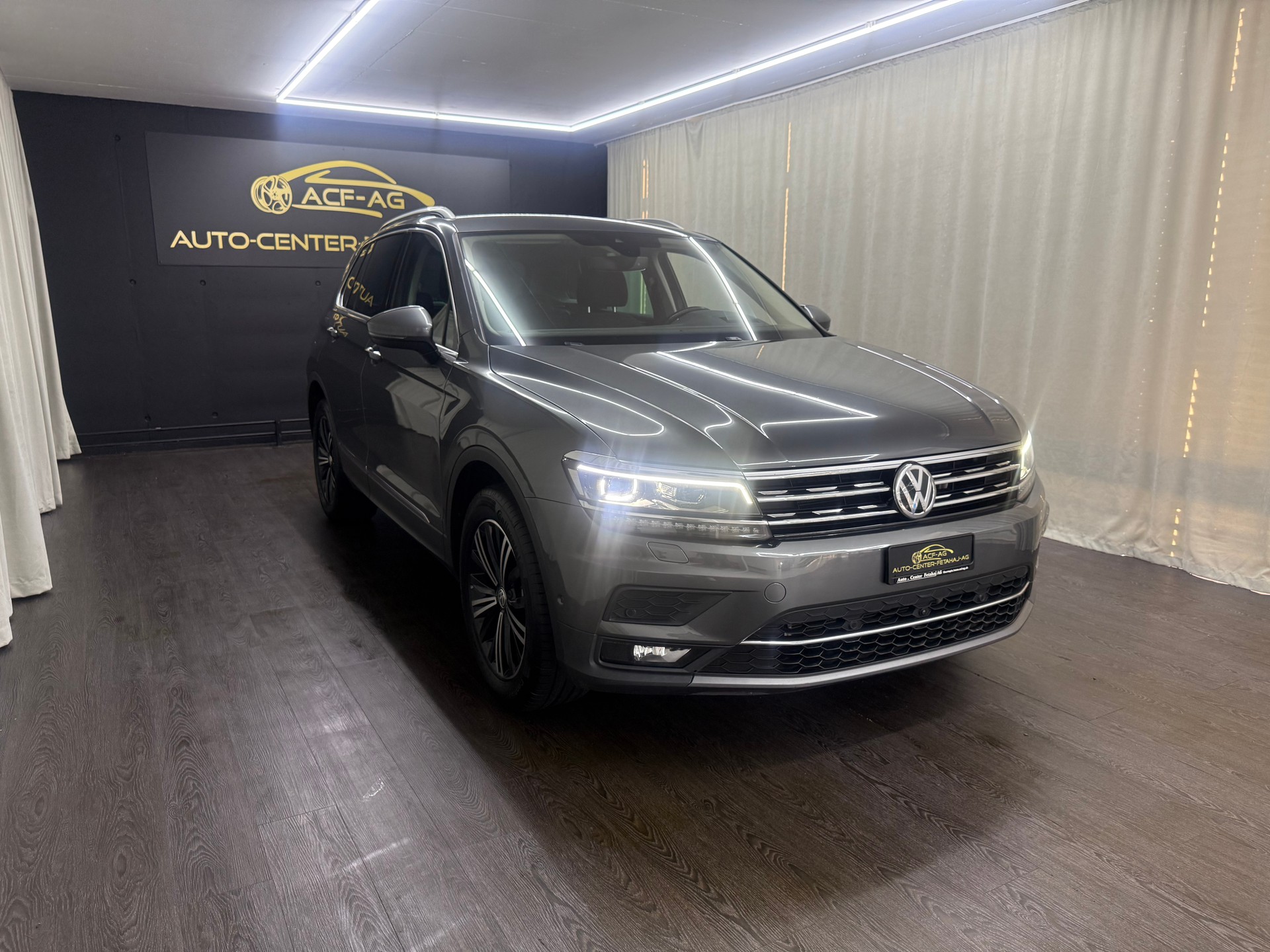 VW Tiguan 2.0TSI Highline 4Motion DSG-showroom-element-2