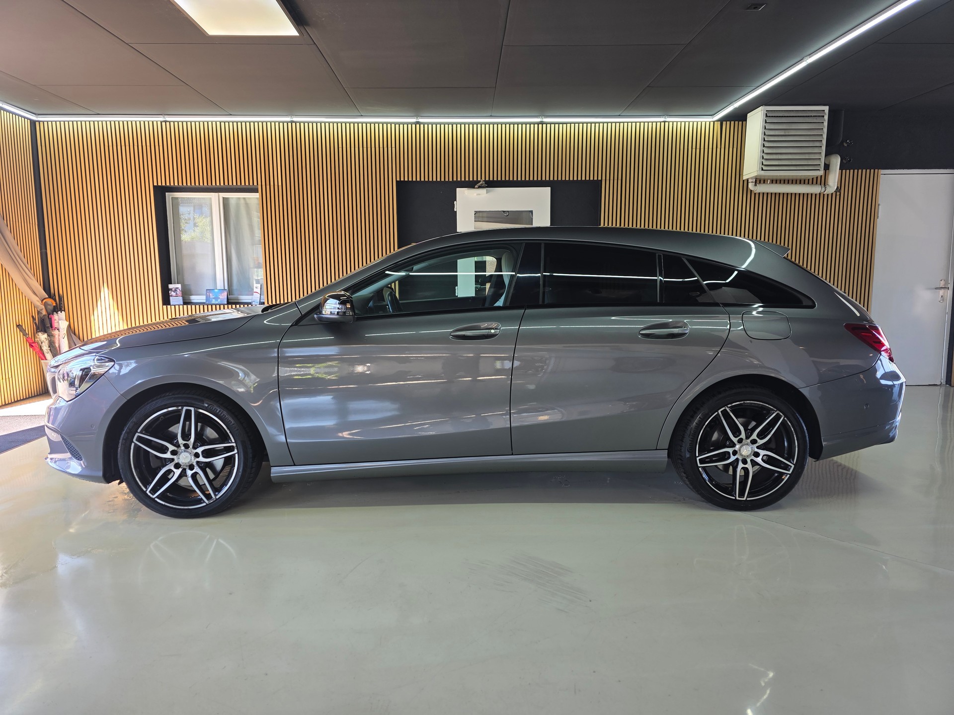 MERCEDES-BENZ CLA Shooting Brake 250 Urban 4Matic 7G-DCT-showroom-element-3