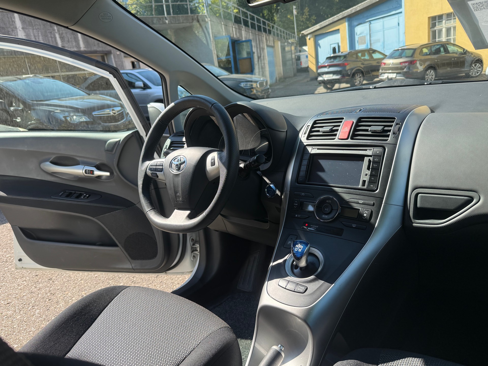 TOYOTA Auris 1.8 16V HSD Linea Sol-image-12