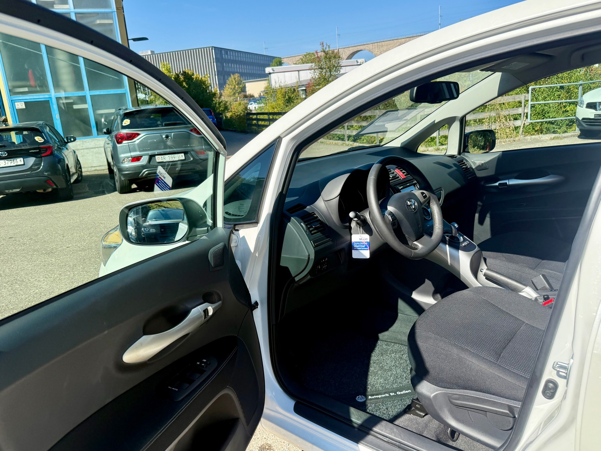 TOYOTA Auris 1.8 16V HSD Linea Sol-image-9