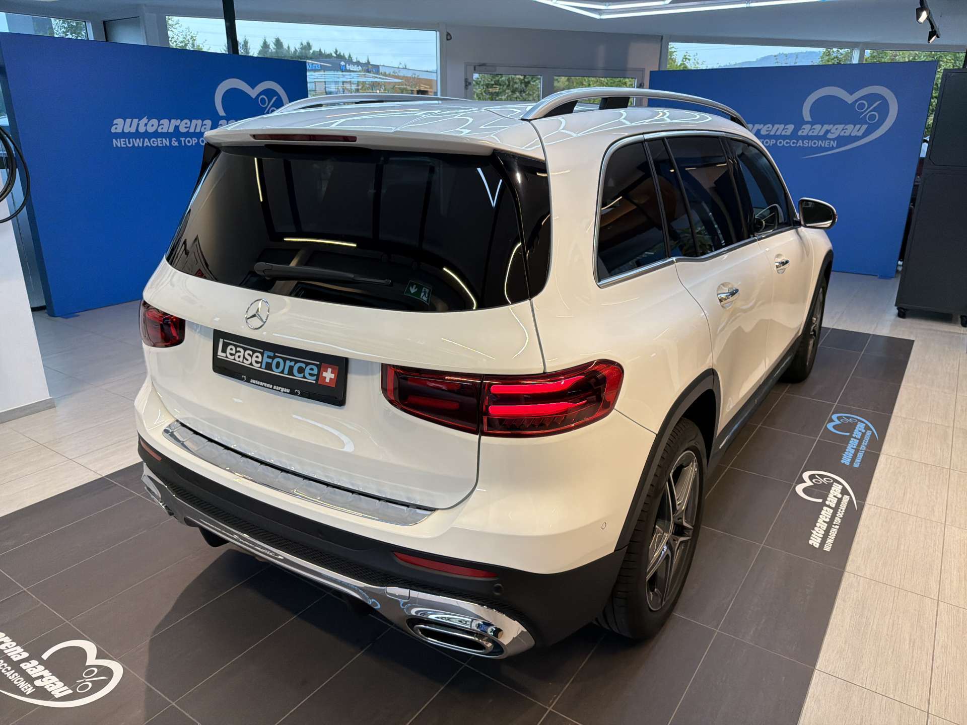 MERCEDES-BENZ GLB 250 4Matic AMG-Line G-Tronic Automat-showroom-element-2