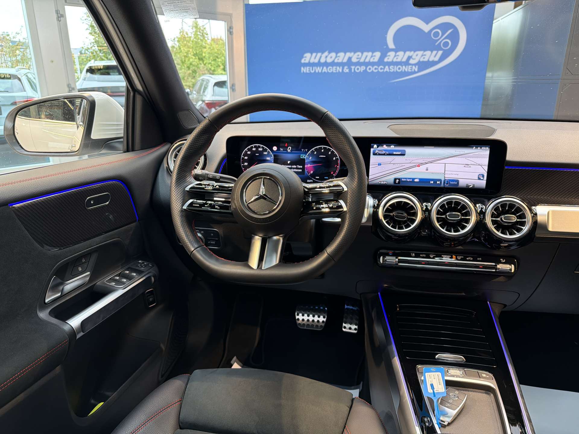 MERCEDES-BENZ GLB 250 4Matic AMG-Line G-Tronic Automat-image-4