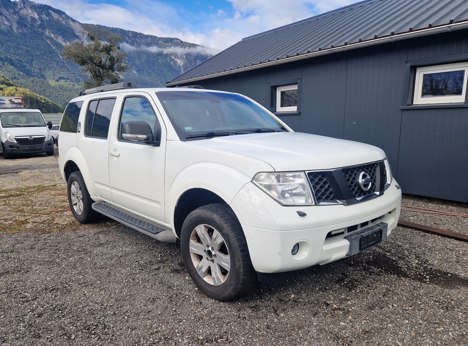 NISSAN Pathfinder 2.5 dCi Platinum Automatic-showroom-element-2