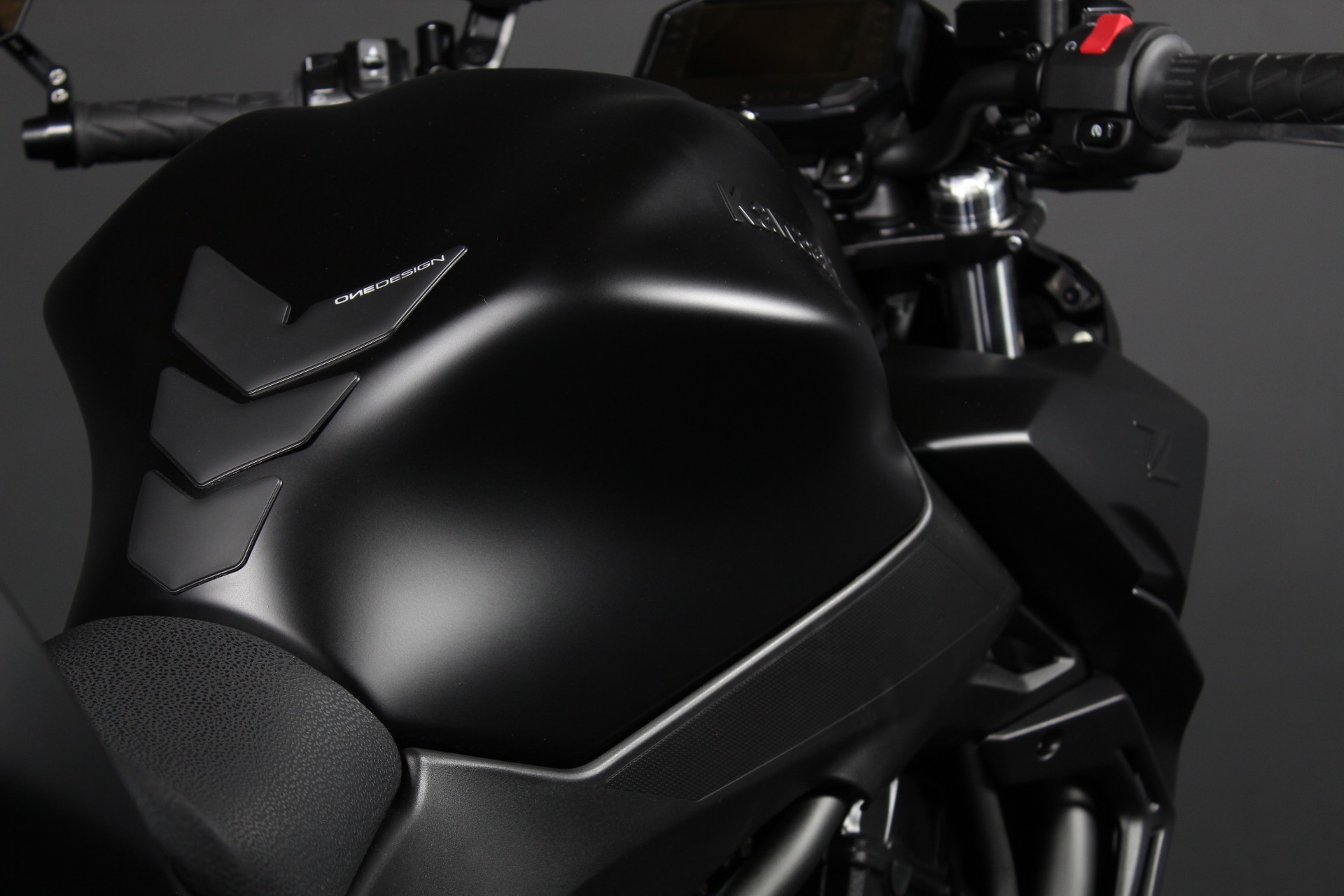 KAWASAKI Z 650 (50/35 KW) *Flat Black Edition* Level 2-image-7