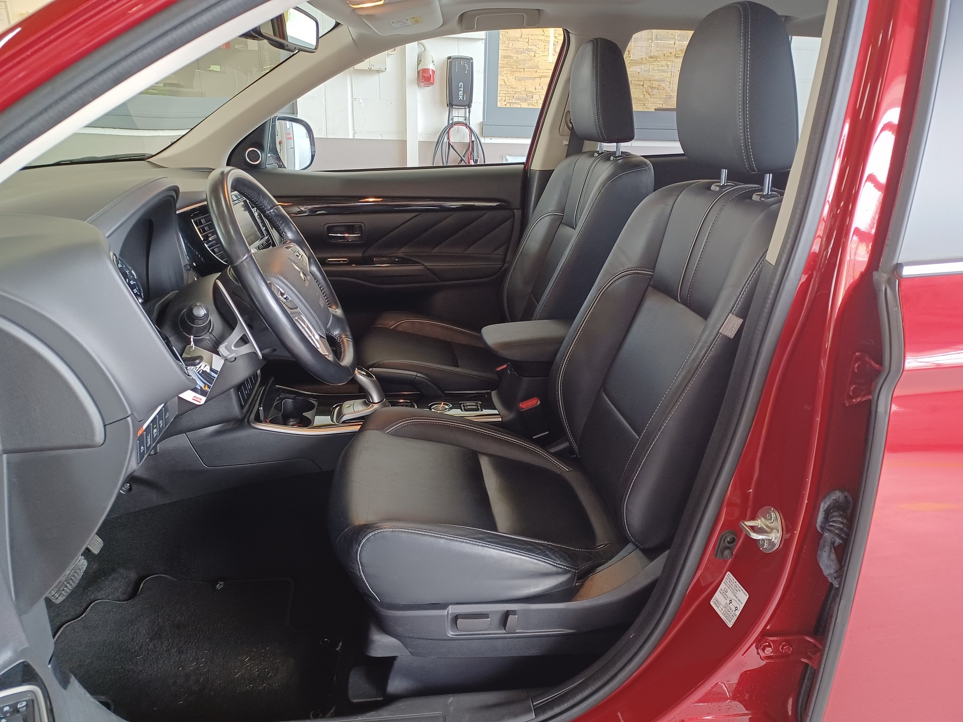 MITSUBISHI Outlander 2.0 PHEV Diamond 4WD Automatic-image-7