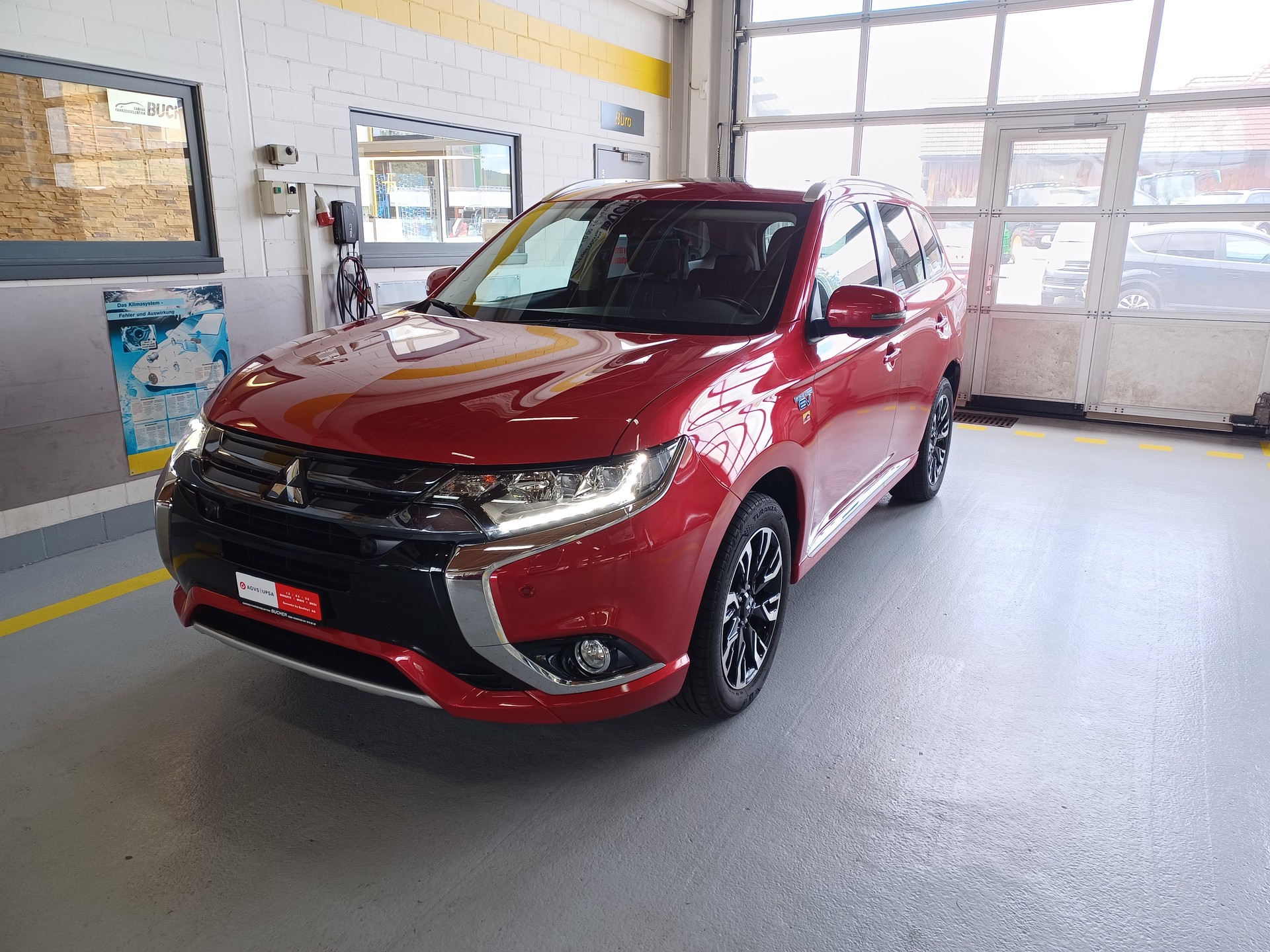 MITSUBISHI Outlander 2.0 PHEV Diamond 4WD Automatic-image-1