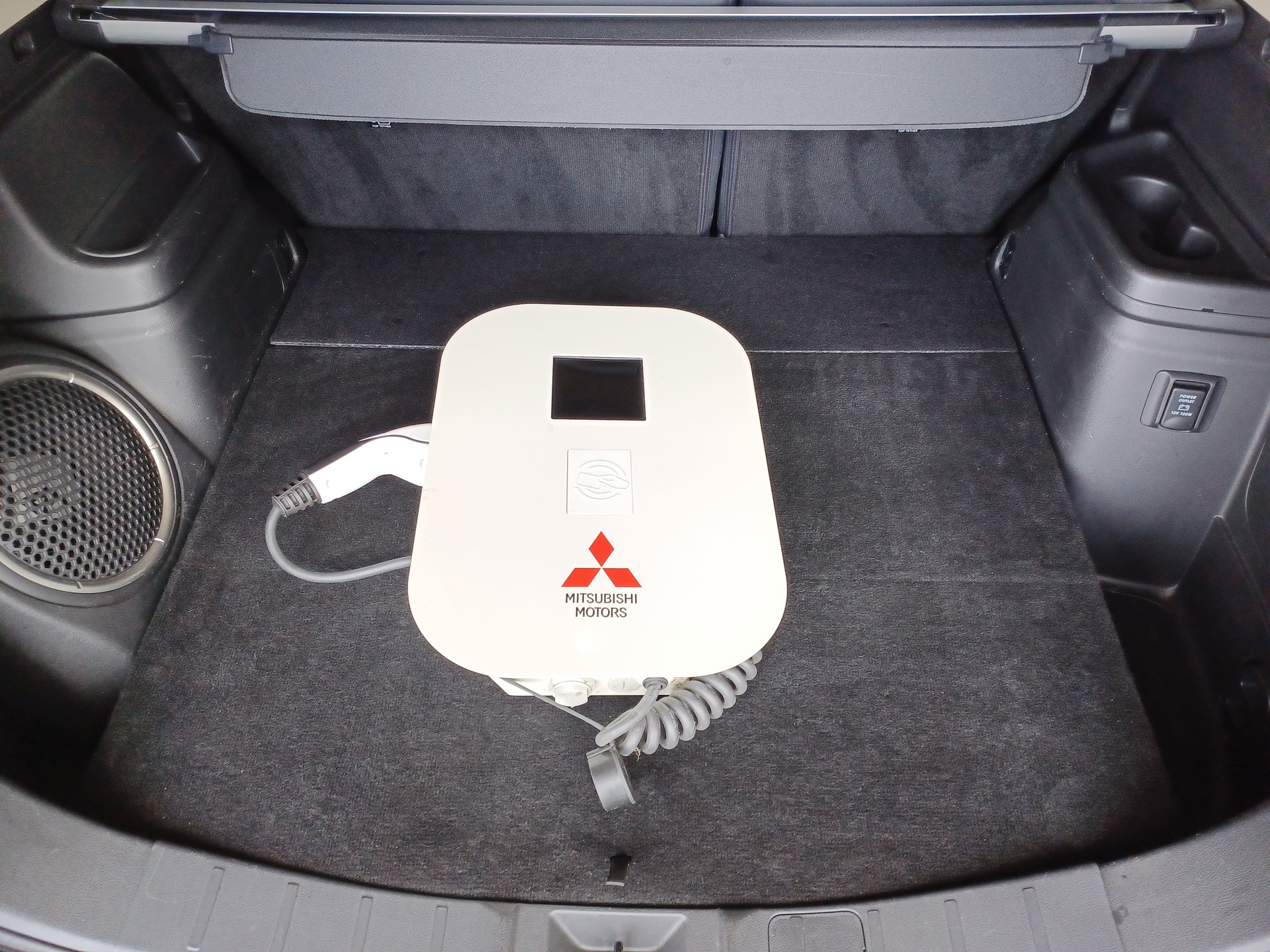 MITSUBISHI Outlander 2.0 PHEV Diamond 4WD Automatic-image-4