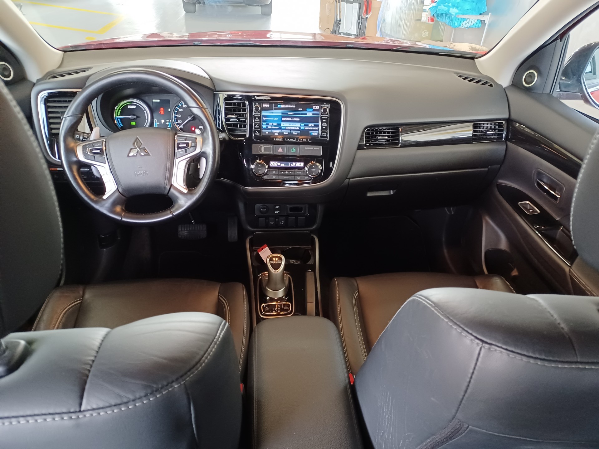 MITSUBISHI Outlander 2.0 PHEV Diamond 4WD Automatic-image-6