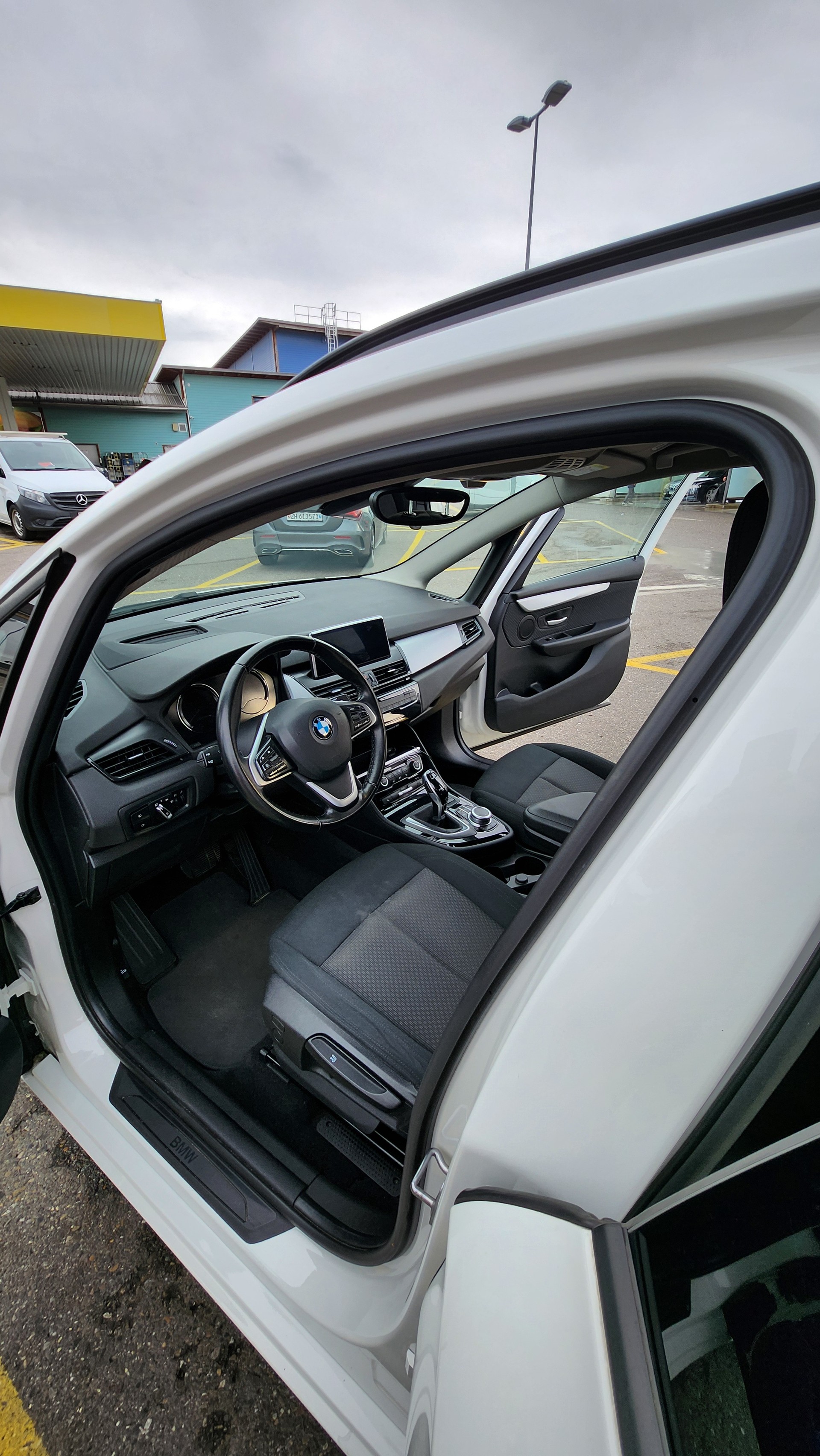BMW 218d xDrive Gran Tourer Steptronic-image-5