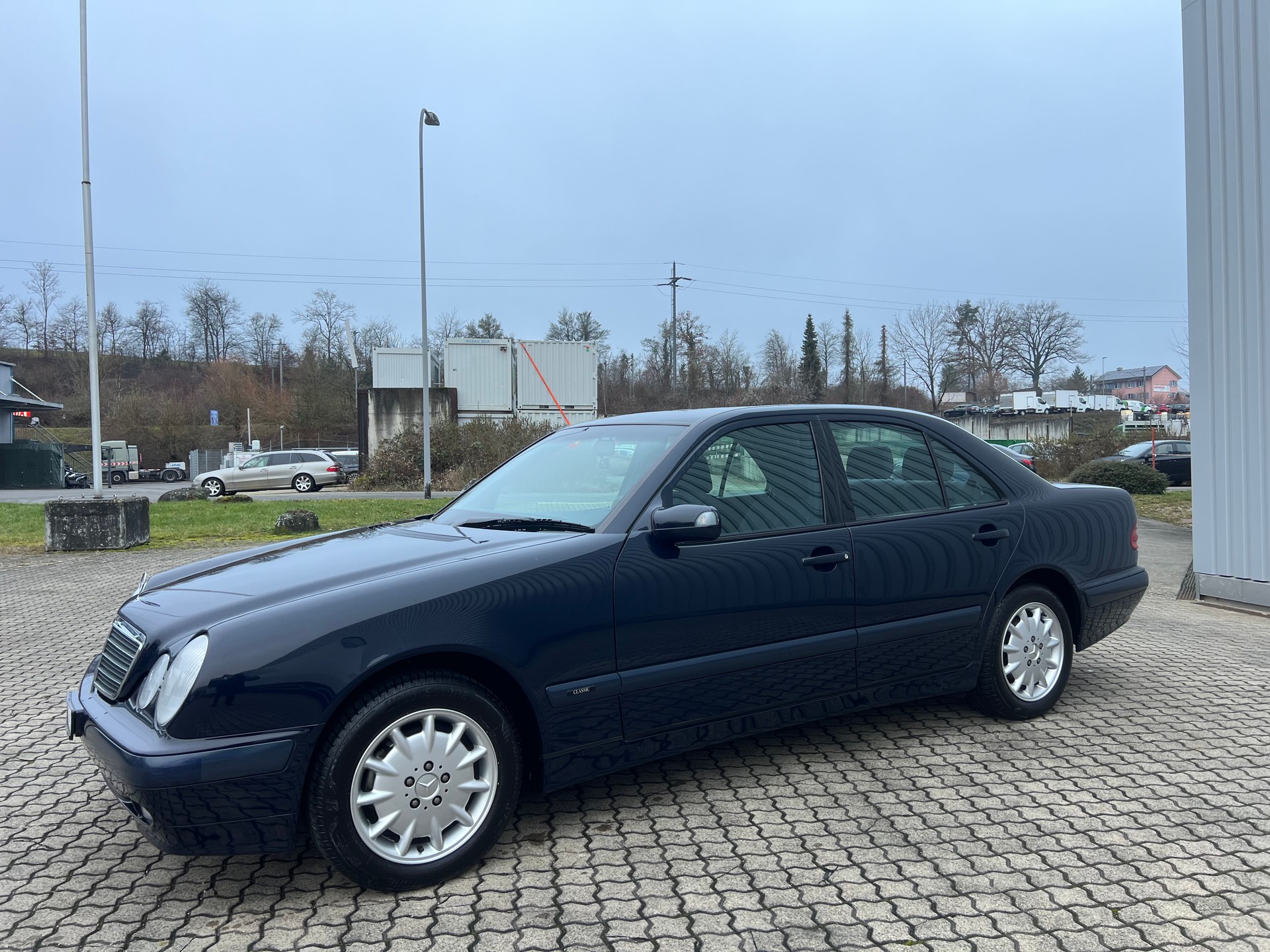 MERCEDES-BENZ E 200 Kompressor Classic-showroom-element-2