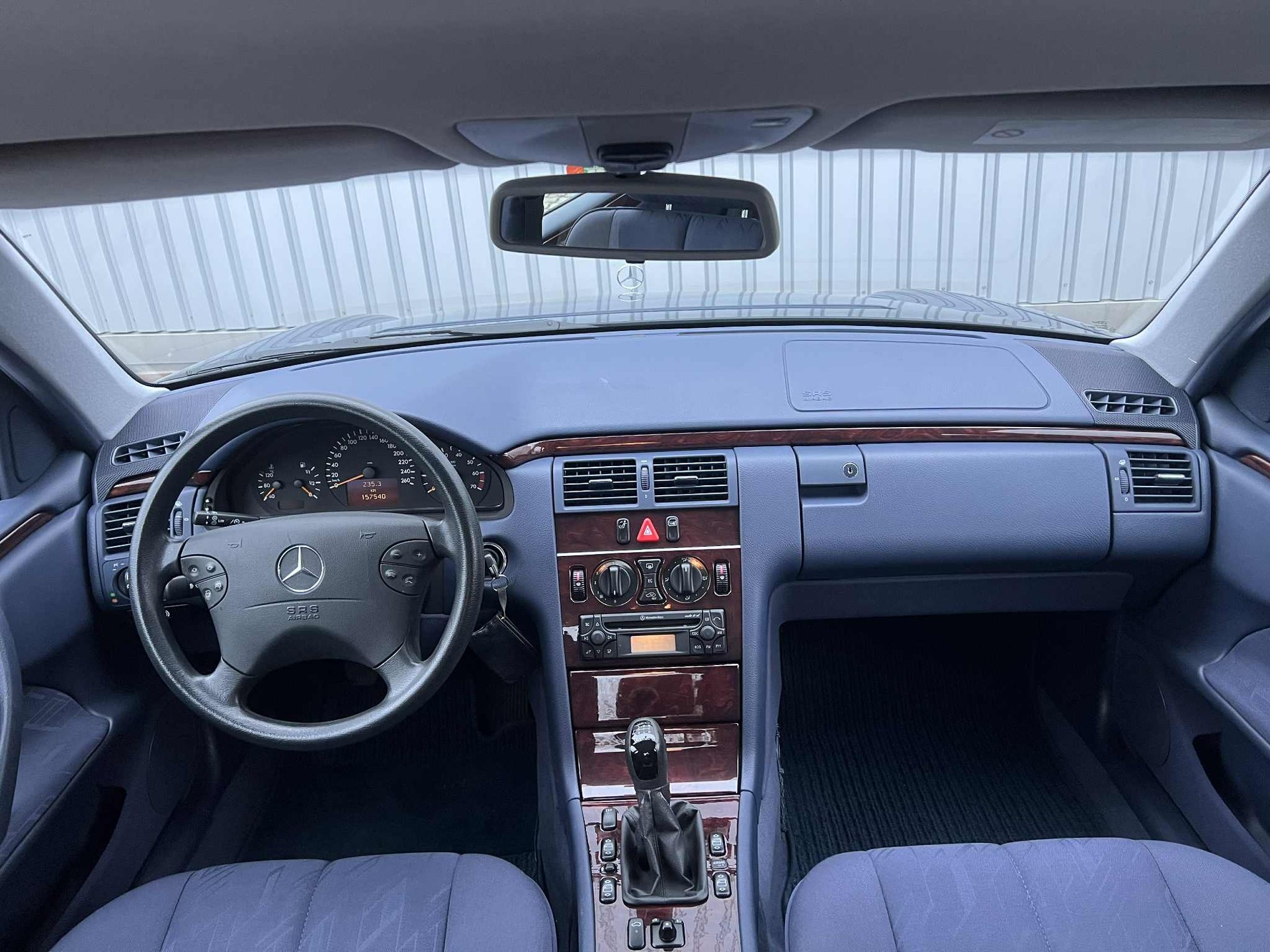 MERCEDES-BENZ E 200 Kompressor Classic-image-6