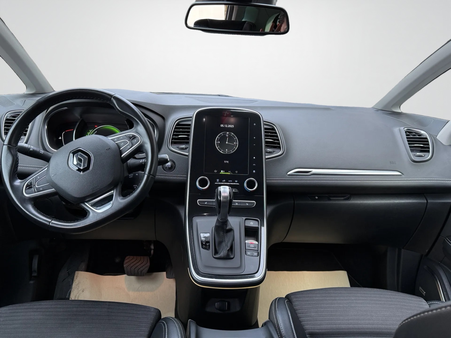 RENAULT Scénic 1.6 dCi Bose EDC *Top*8Fach*Service*-image-8