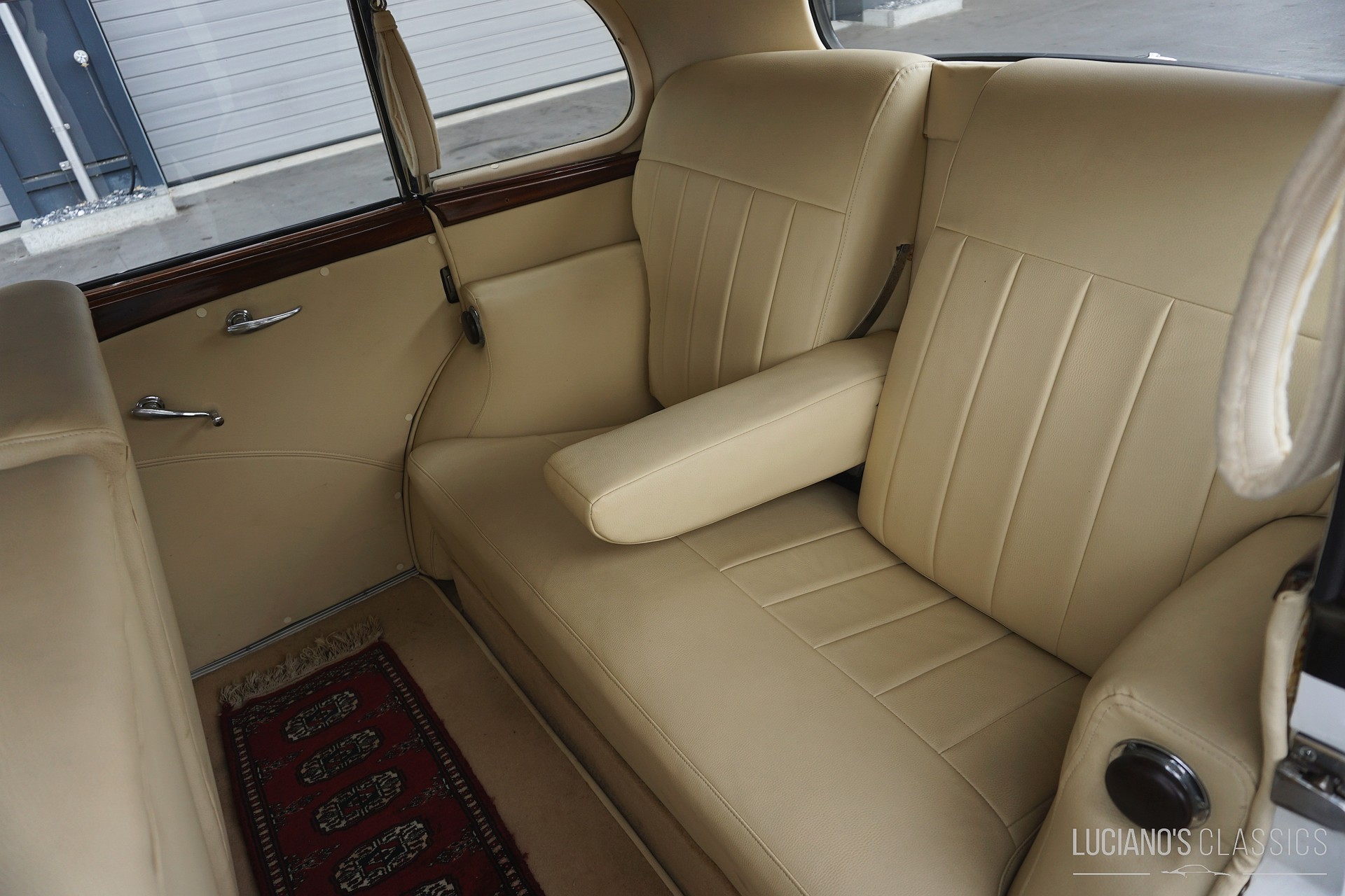 DAIMLER DB 18 Saloon-image-10