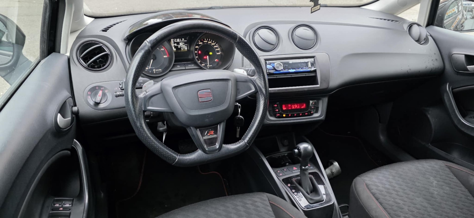 SEAT Ibiza SC 1.4 TSI FR DSG-image-9
