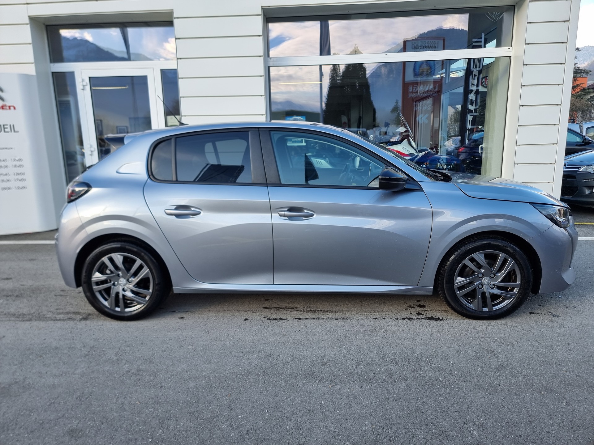 PEUGEOT 208 1.2 PureTech Active Pack EAT8-image-2