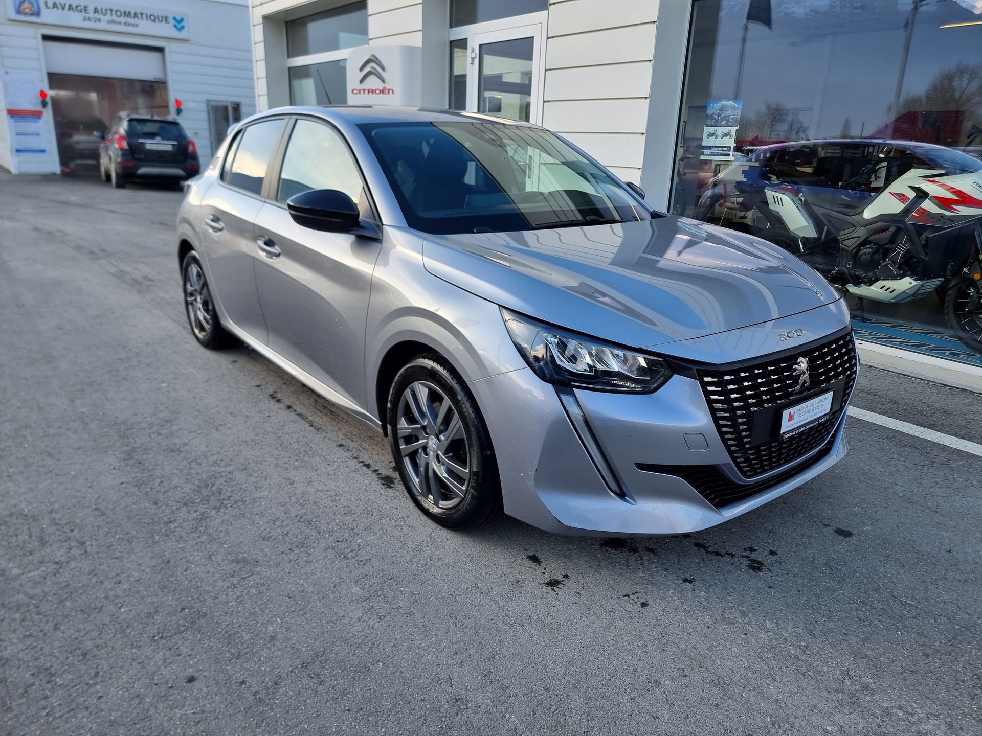 PEUGEOT 208 1.2 PureTech Active Pack EAT8-image-1