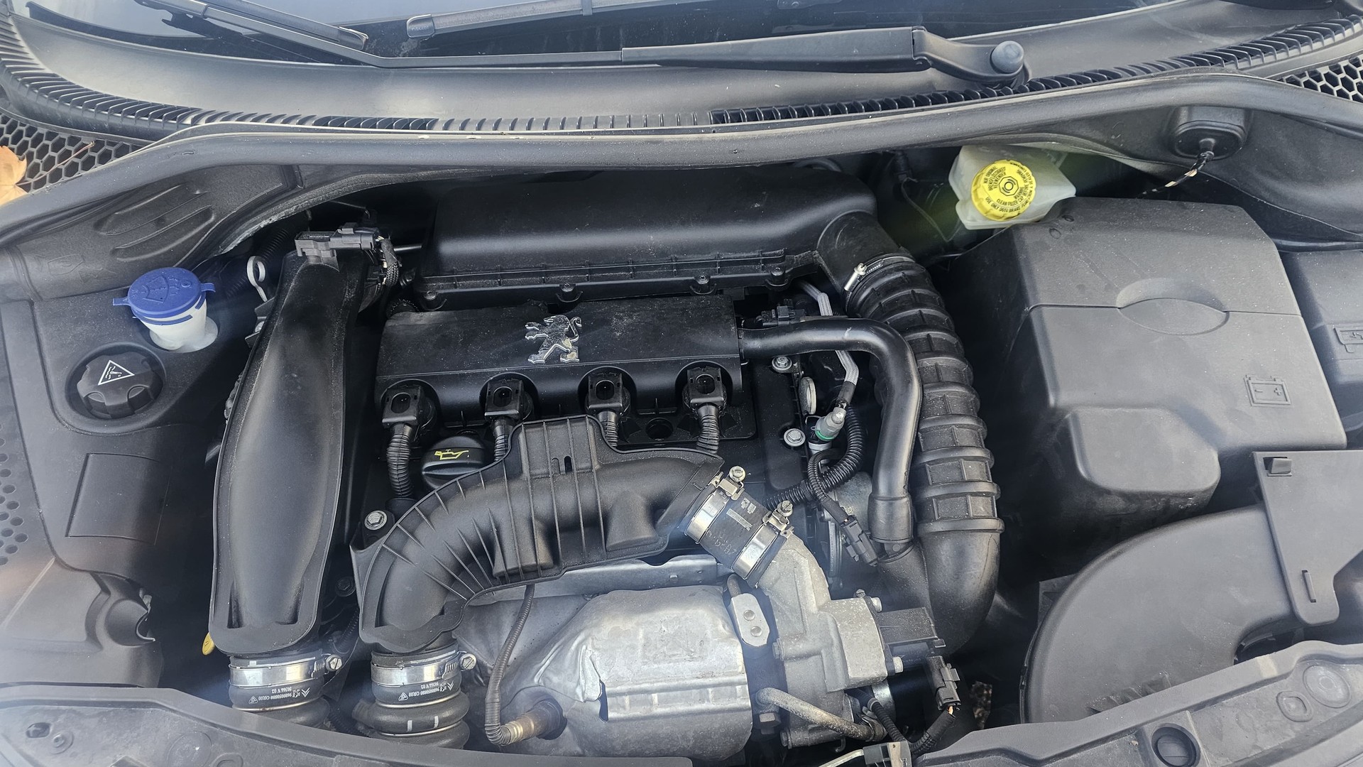PEUGEOT 207 1.6 16V Turbo GT 150-image-9