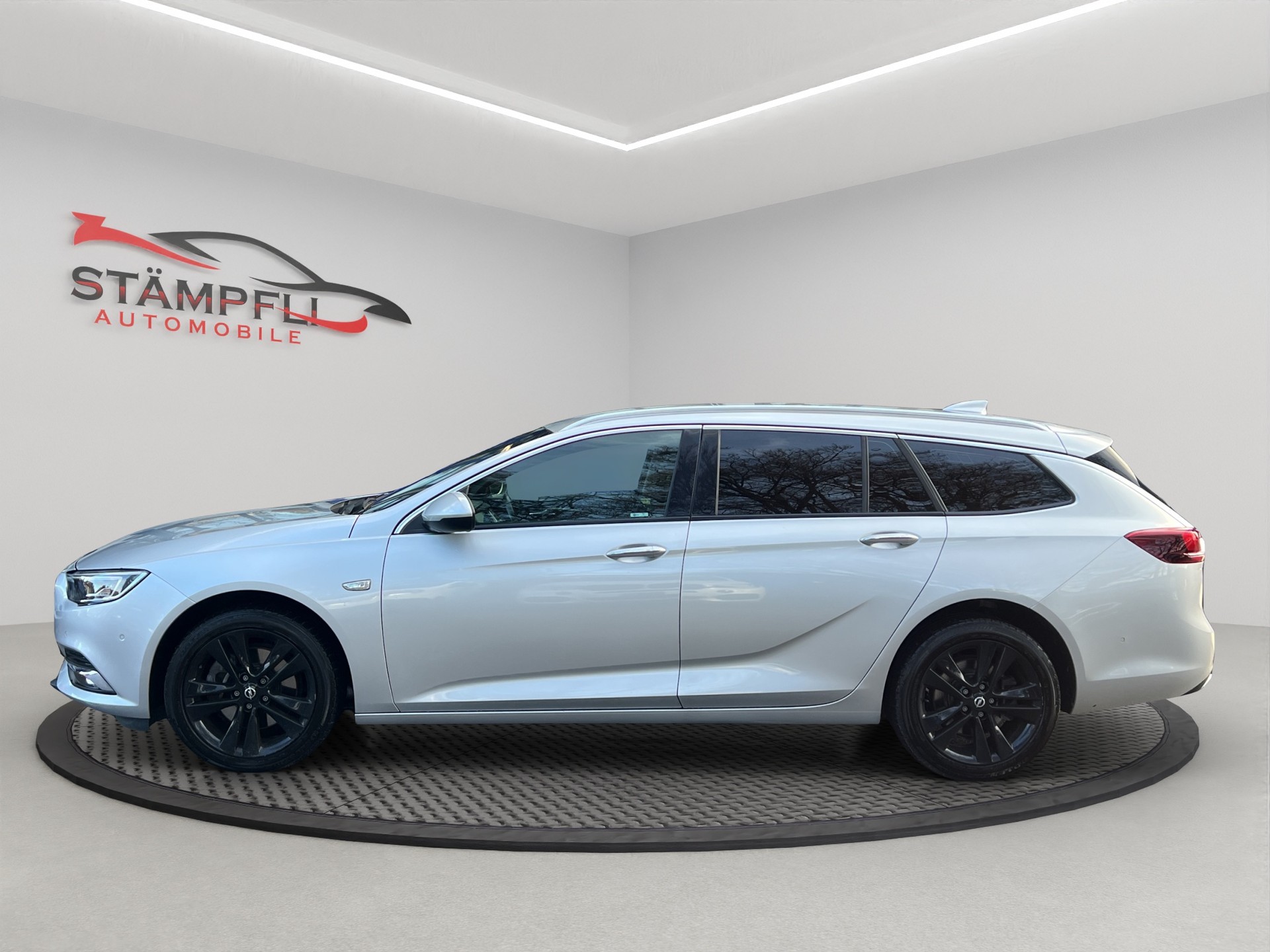 OPEL Insignia 2.0 BiDTI Sports Tourer Excellence 4WD Auto-image-1