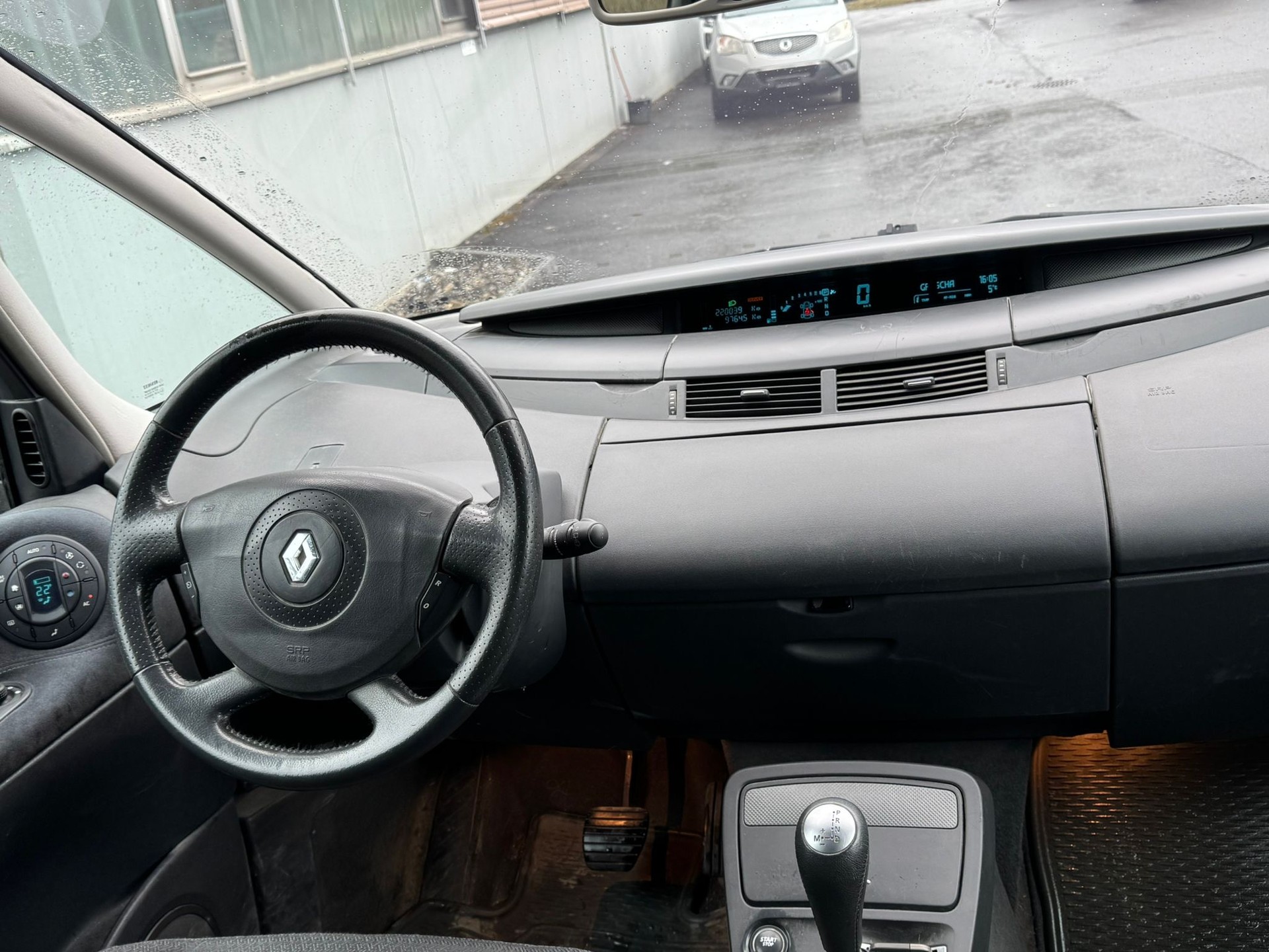 RENAULT Grand Espace 2.0 Turbo Tech'Run Automatic-image-3