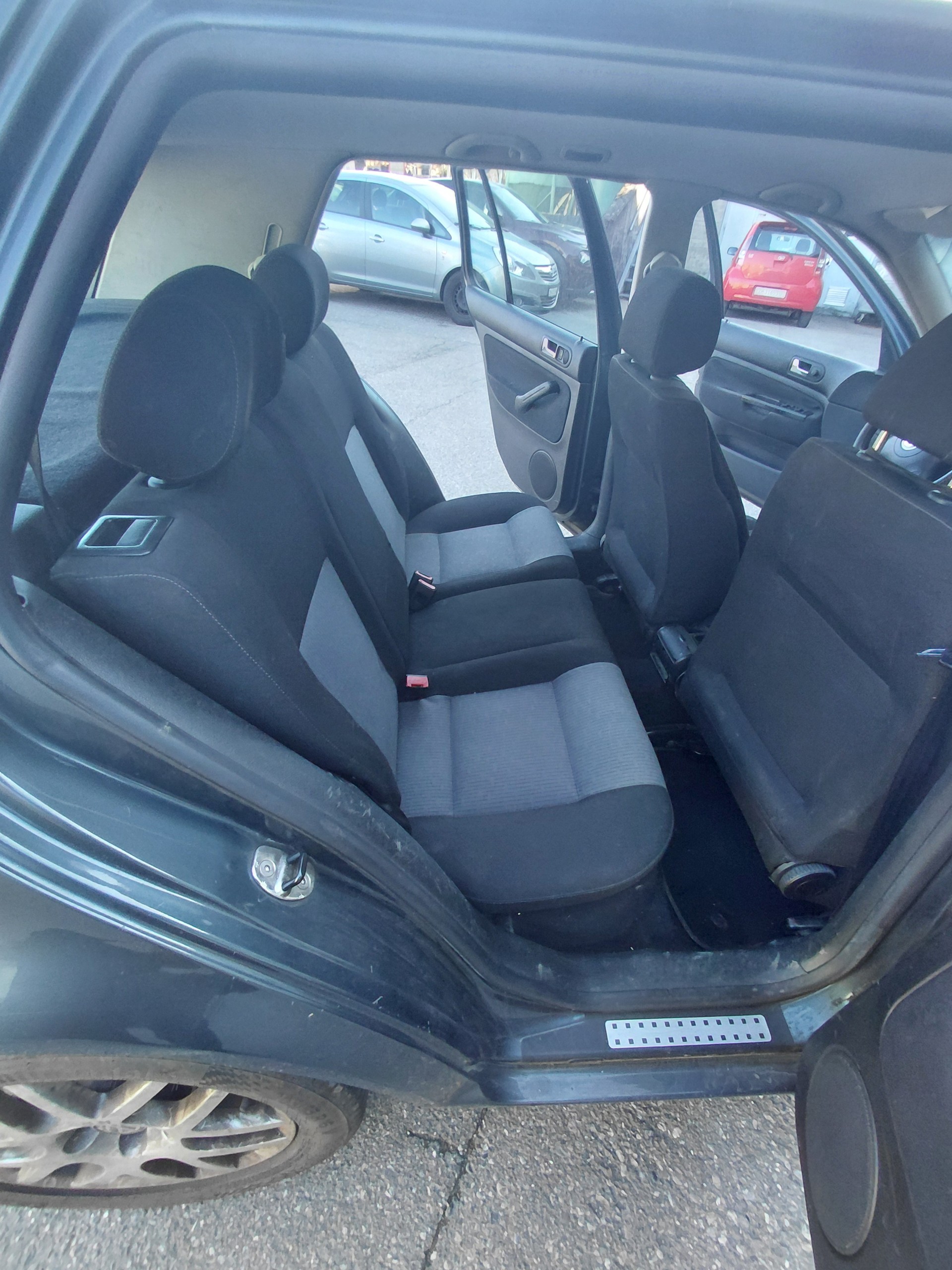 VW Golf 1.9 TDI Comfortline 4Motion-image-12