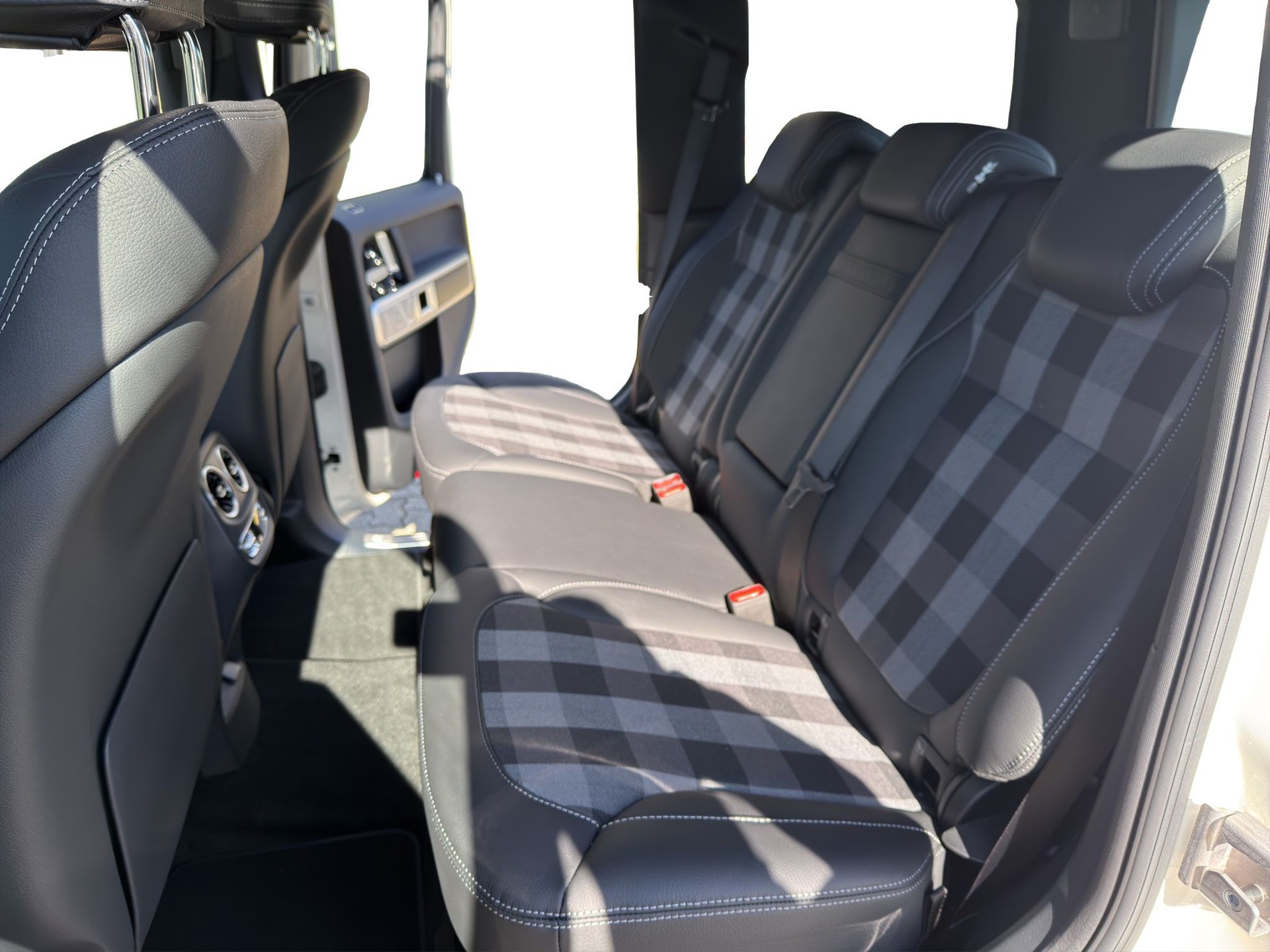 MERCEDES-BENZ G 450d 9G-Tronic-image-8