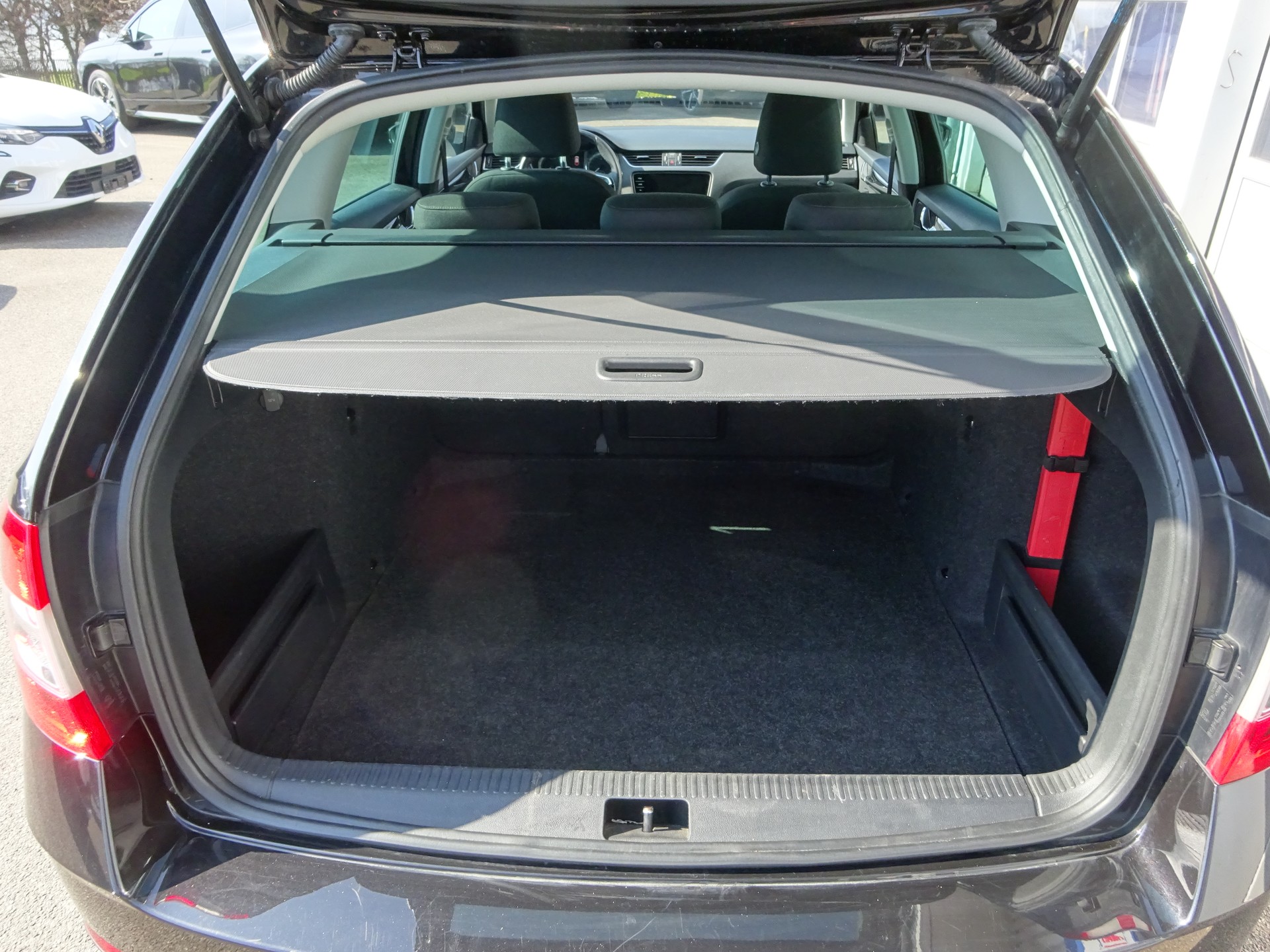 SKODA Octavia Combi 2.0 TDI Soleil 4x4 DSG-image-13
